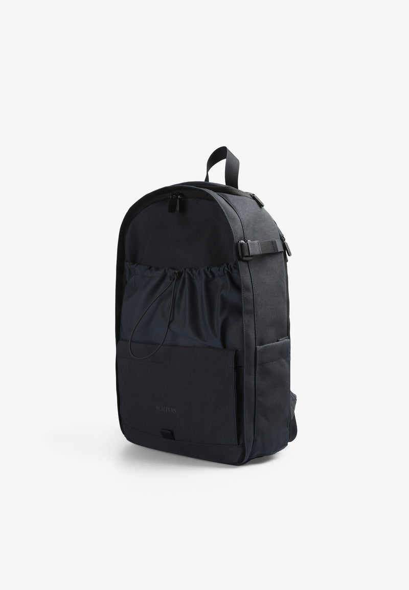 TRAVEL BACKPACK WITH POCKETS