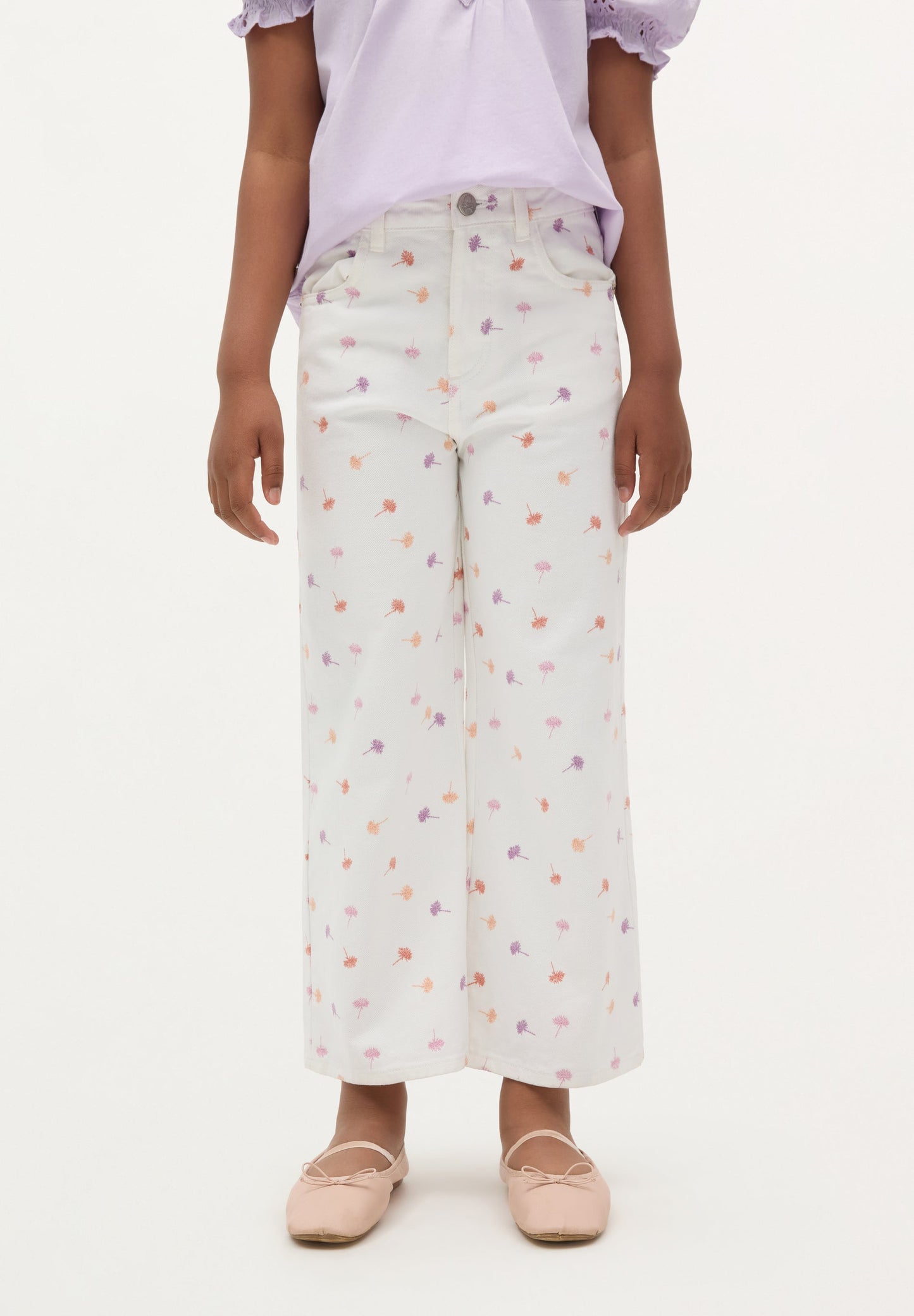 CONTRAST EMBROIDERED JEANS