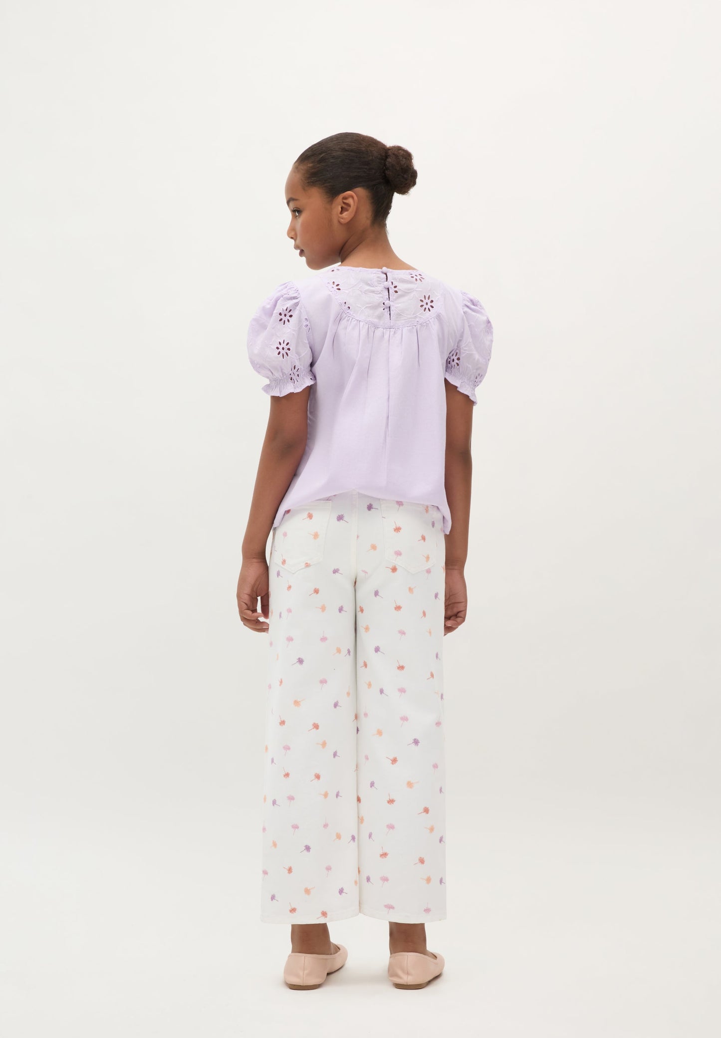 CONTRAST EMBROIDERED JEANS