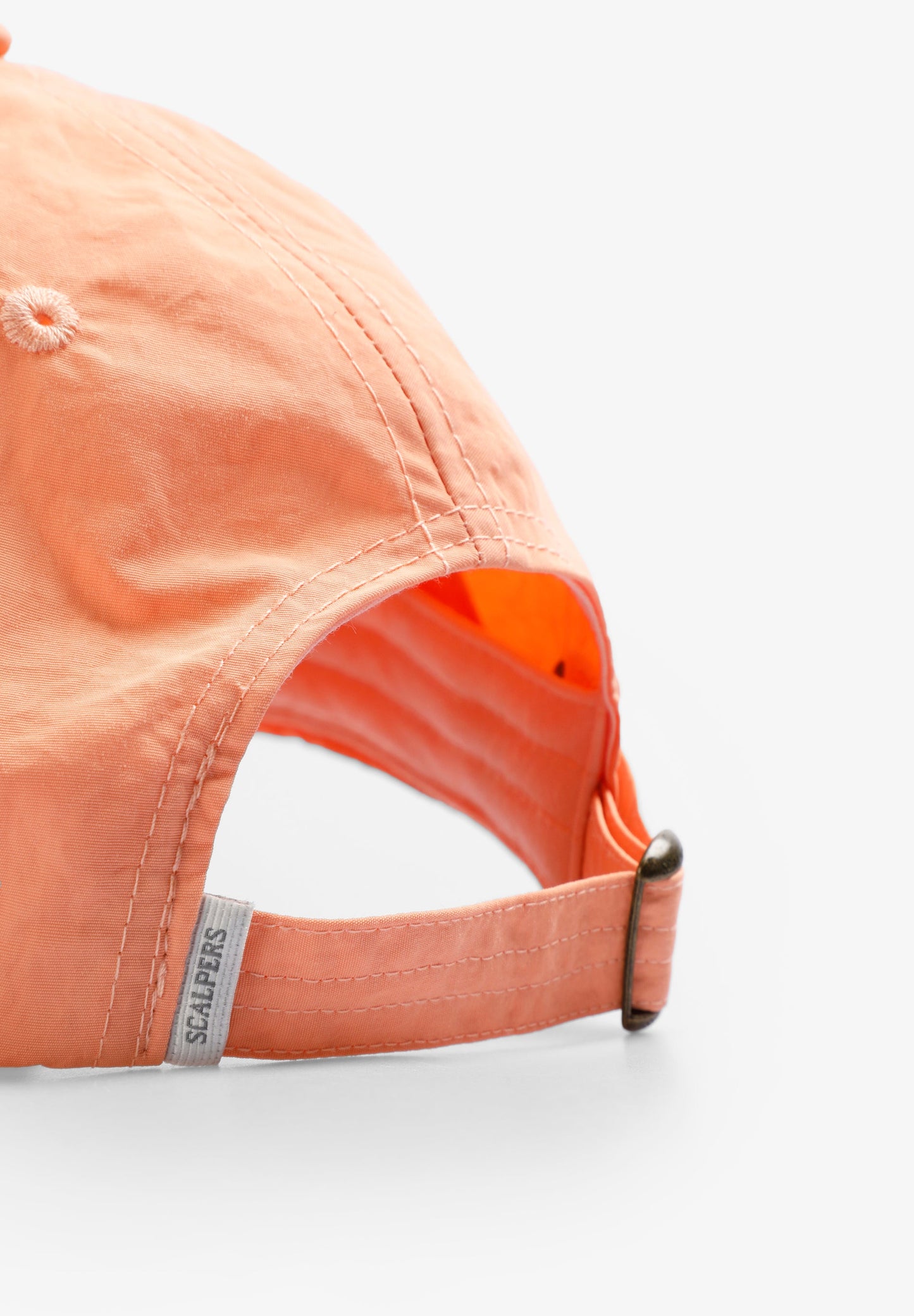 CAP WITH CONTRAST SKULL