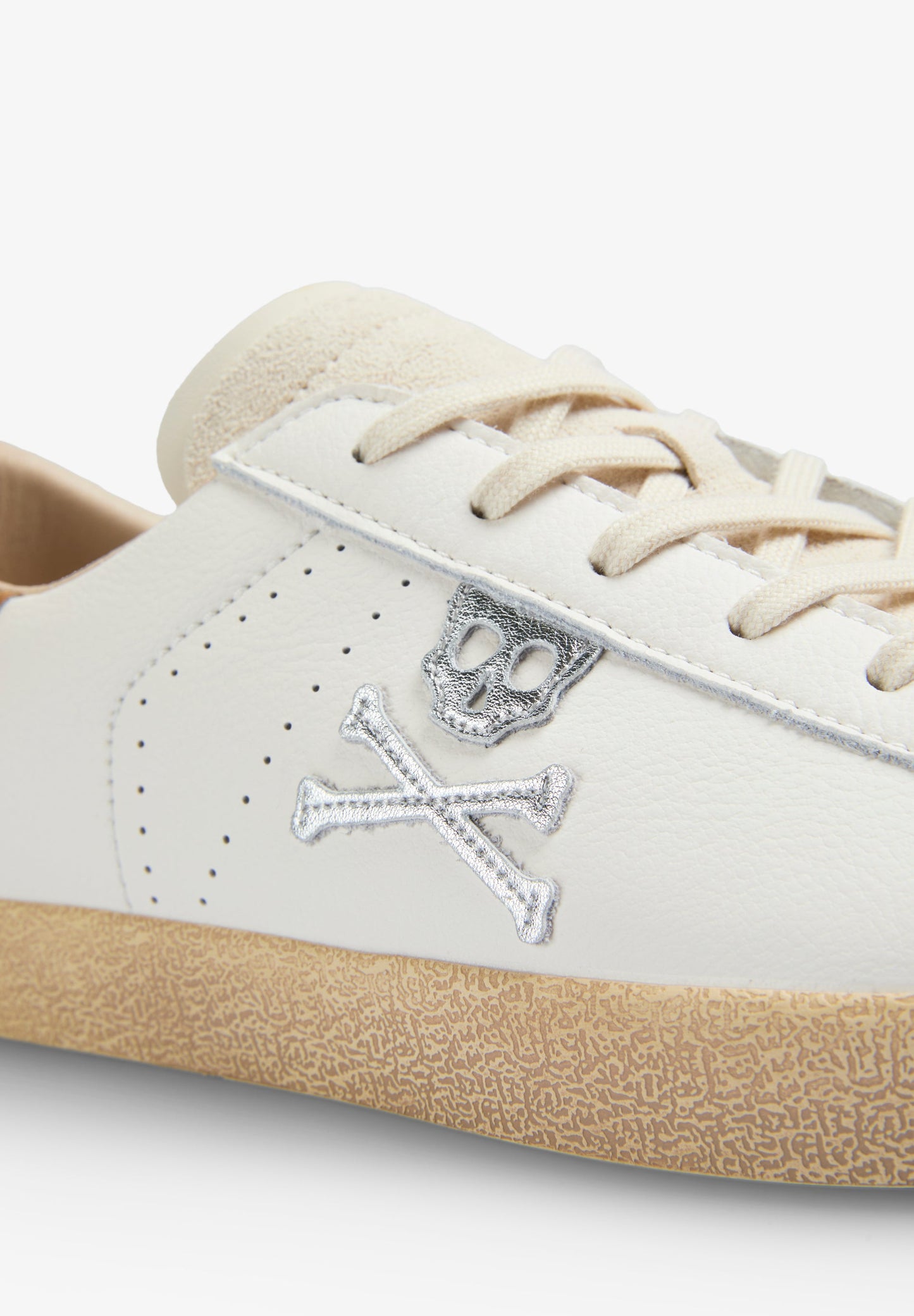 LOW TOP SNEAKERS WITH SIDE SKULL