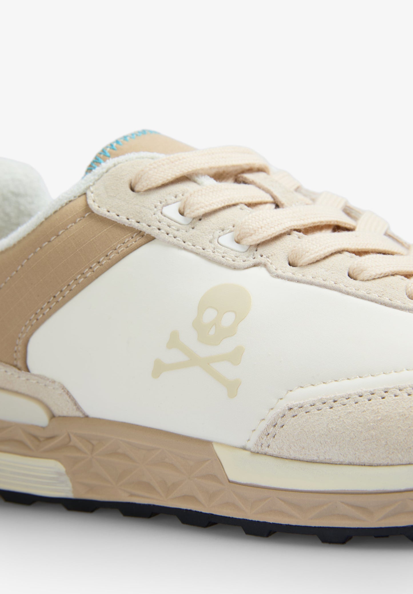 SNEAKERS WITH SIDE SKULL