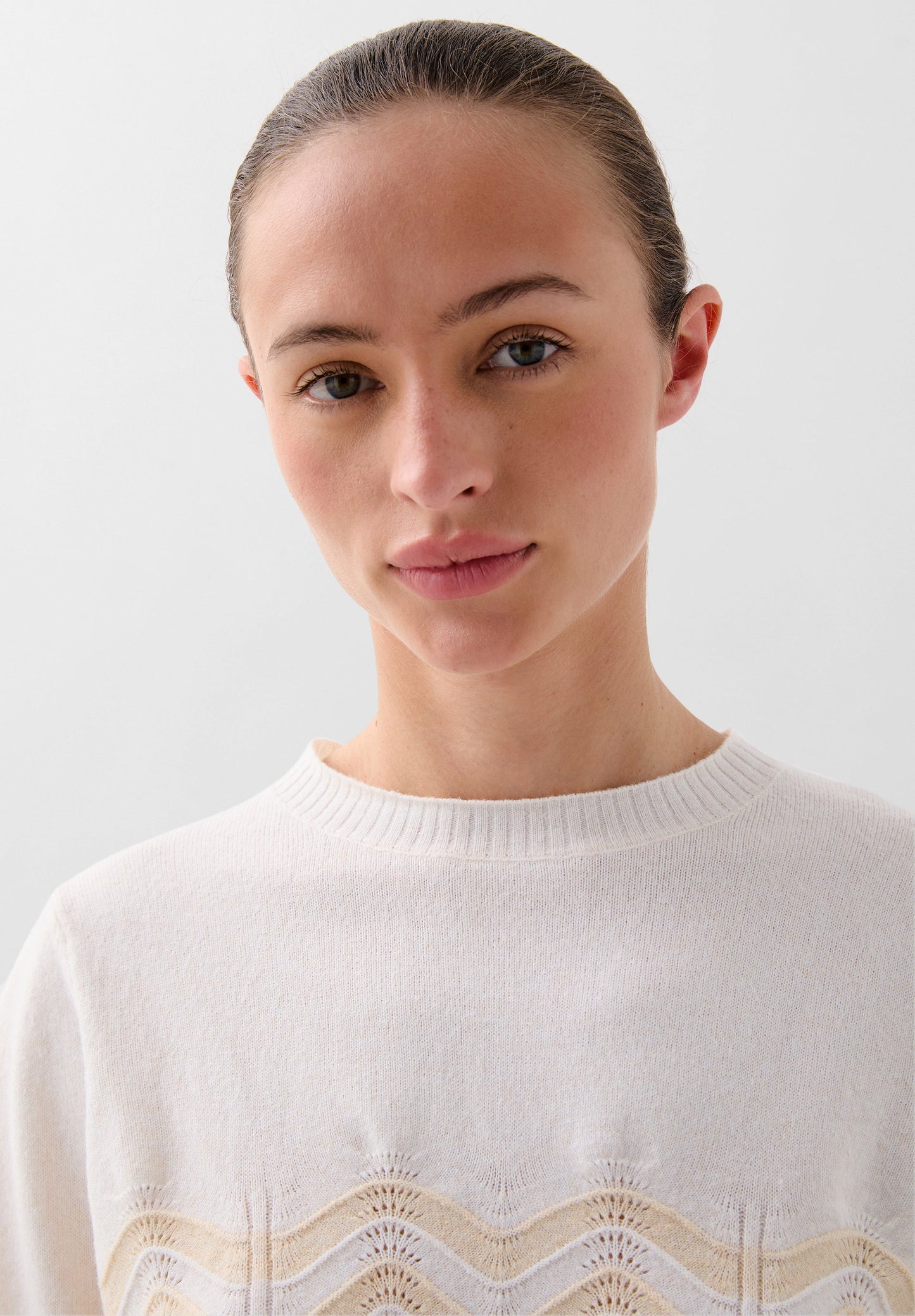 WAVY STRIPED SWEATER