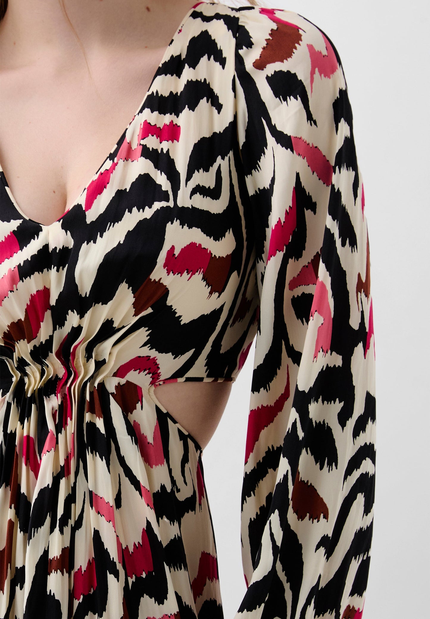SCPLEAT CUT OUT DRESS