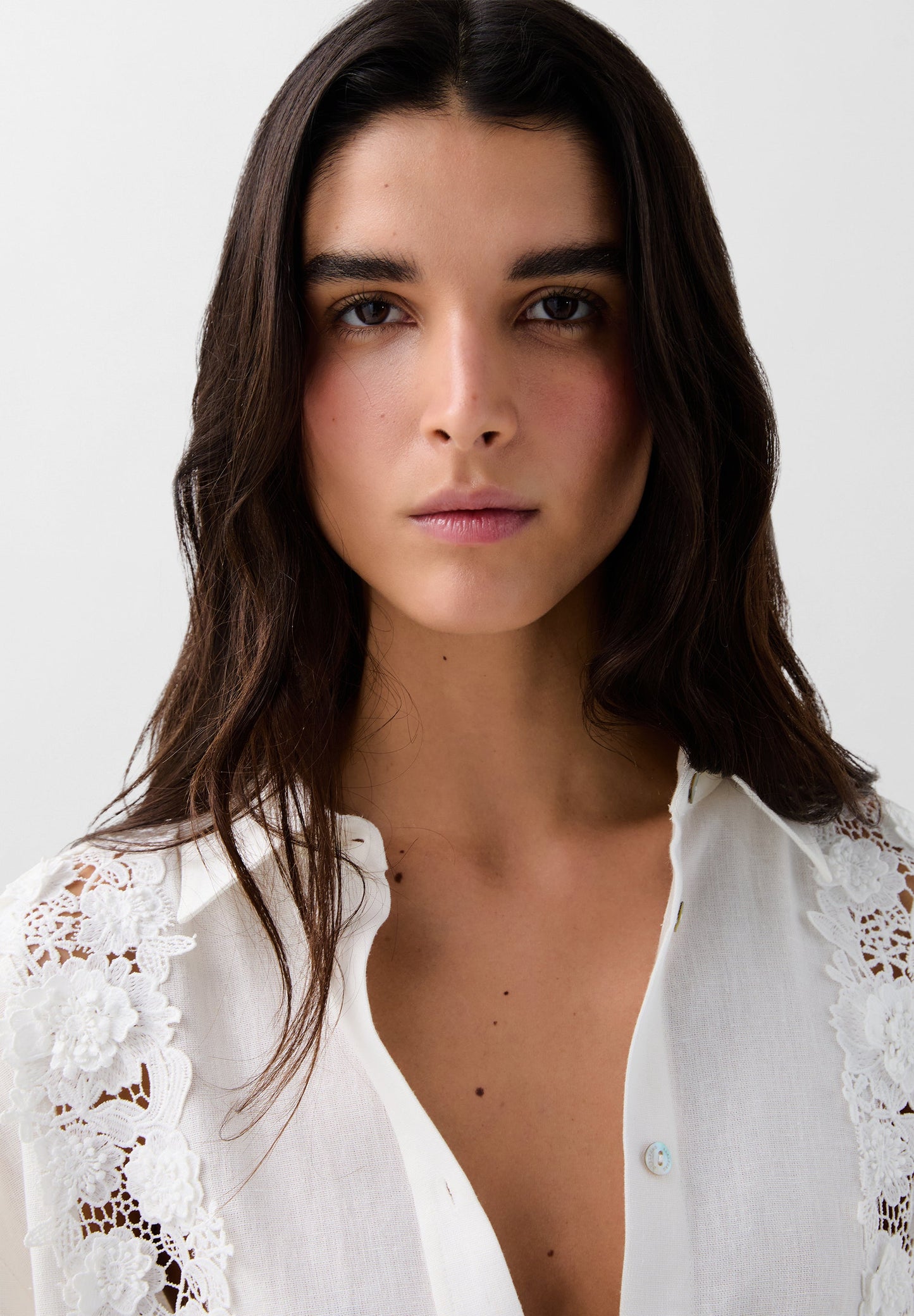 LACE DETAIL SHIRT