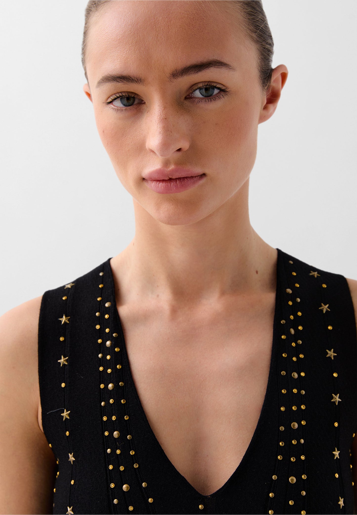 KNIT TOP WITH SEQUINNED DETAIL
