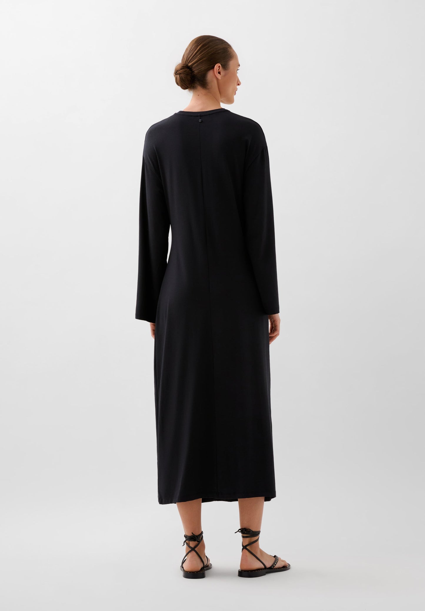 FLOWING DRESS WITH KNOT DETAIL