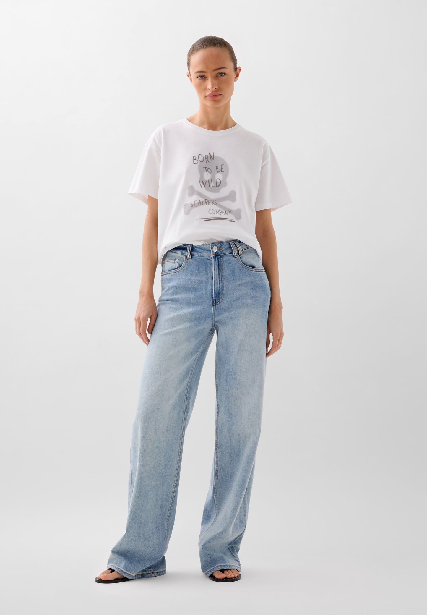 T-SHIRT WITH SKULL PRINT
