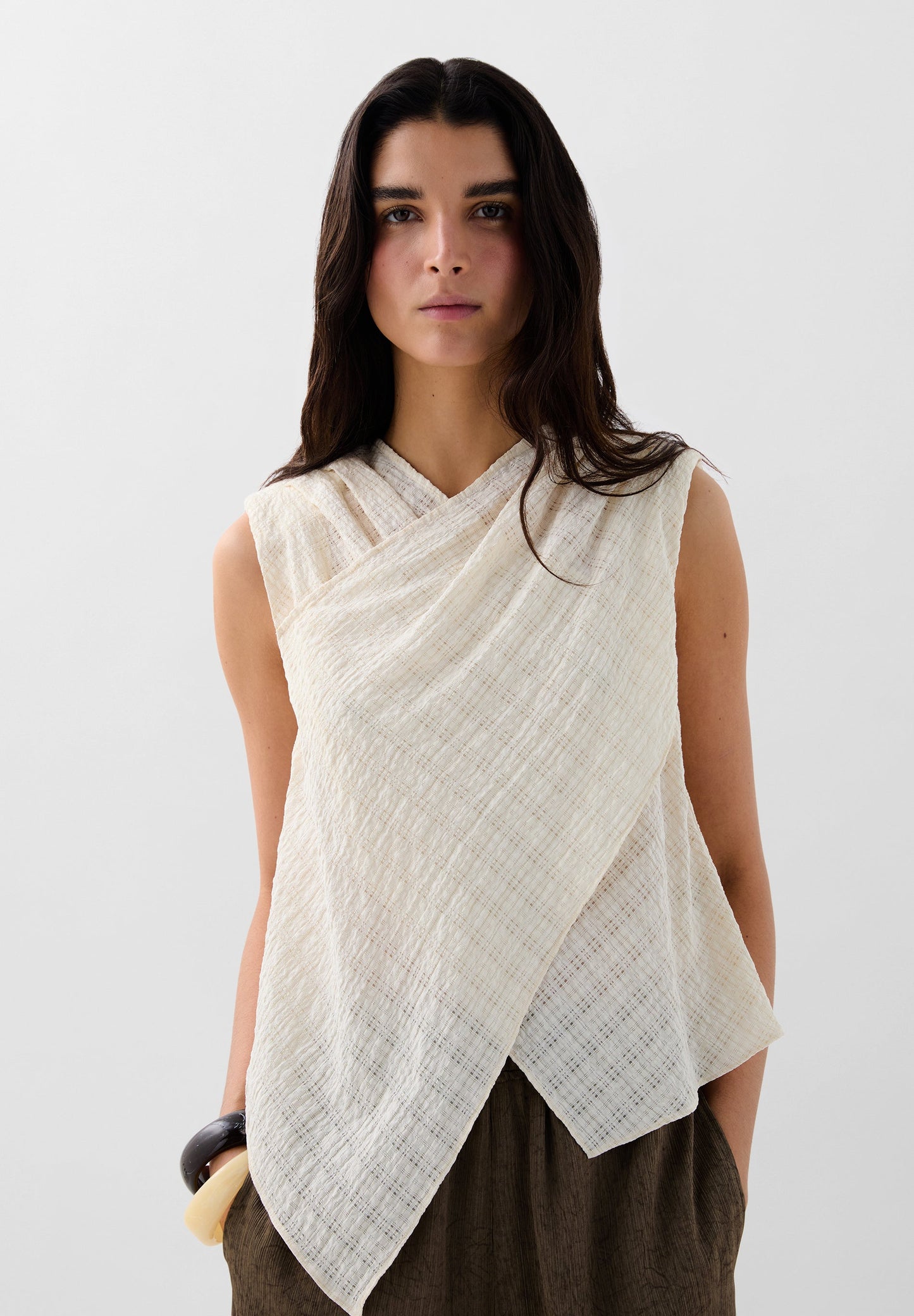 CROSSOVER TEXTURED TOP