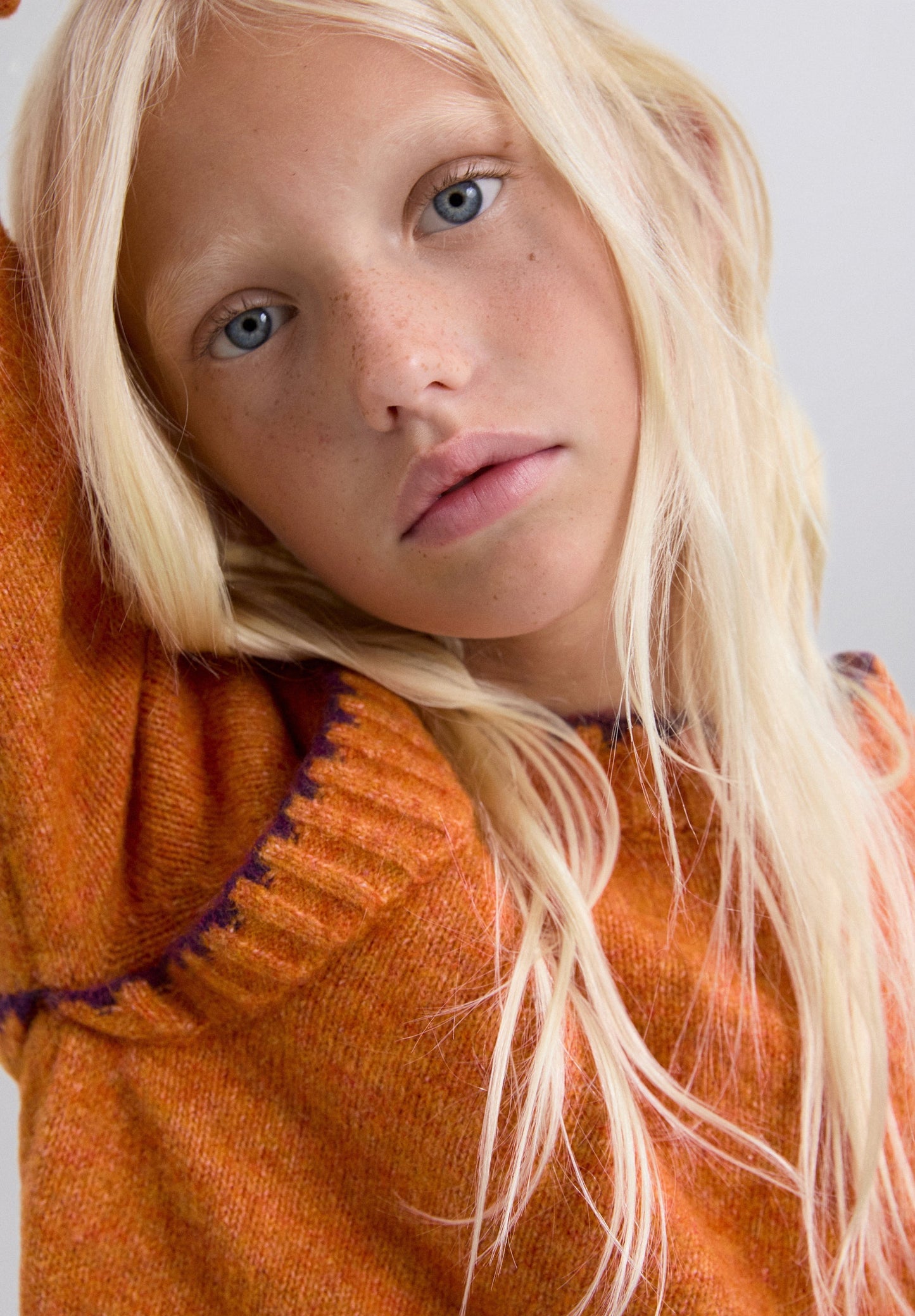 CONTRAST KNIT SWEATER