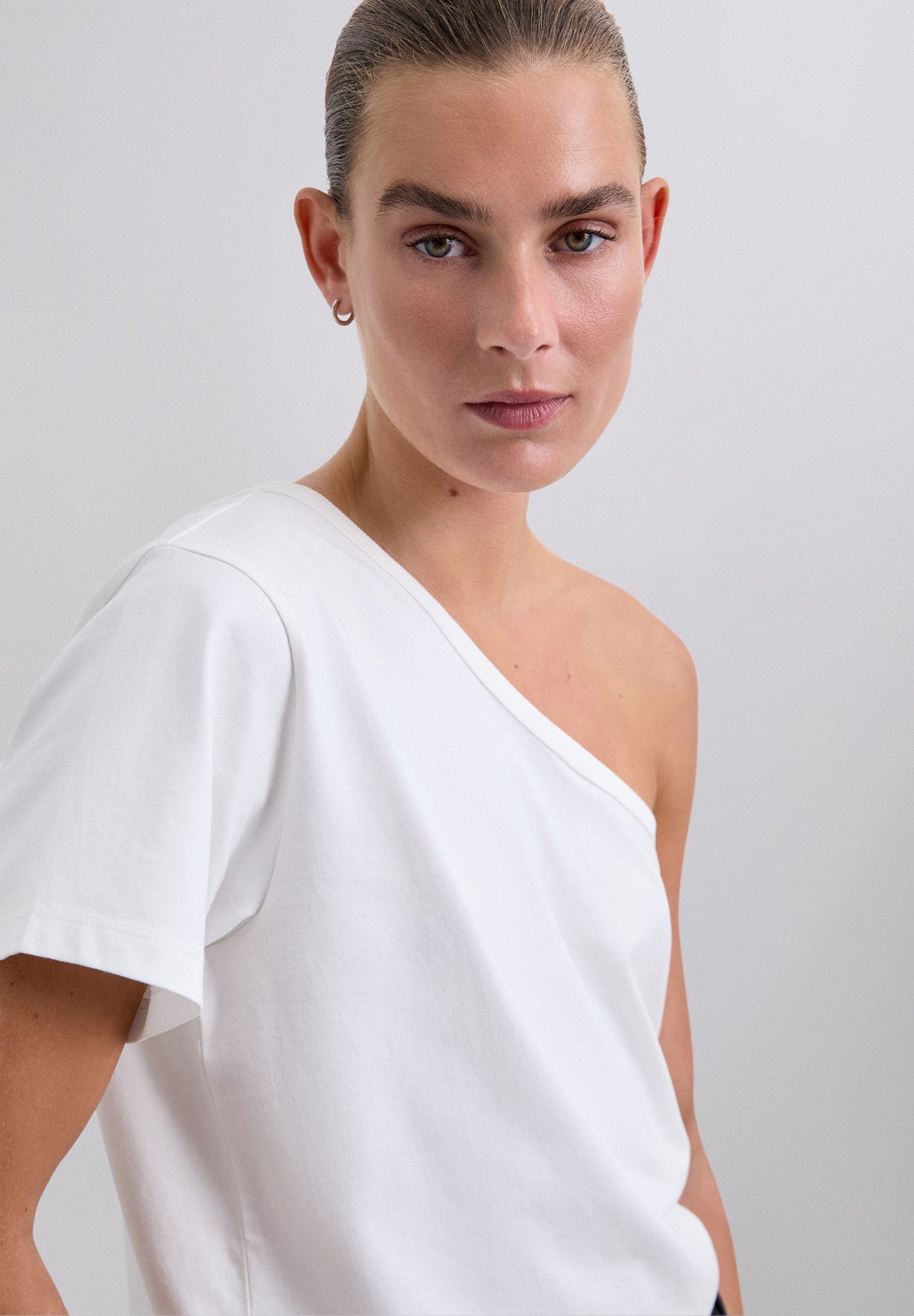 SCPLAINASY TEE