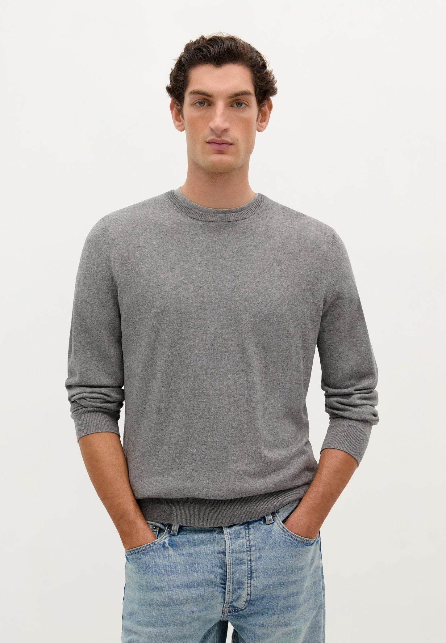 SKULL ROUND-NECK SWEATER