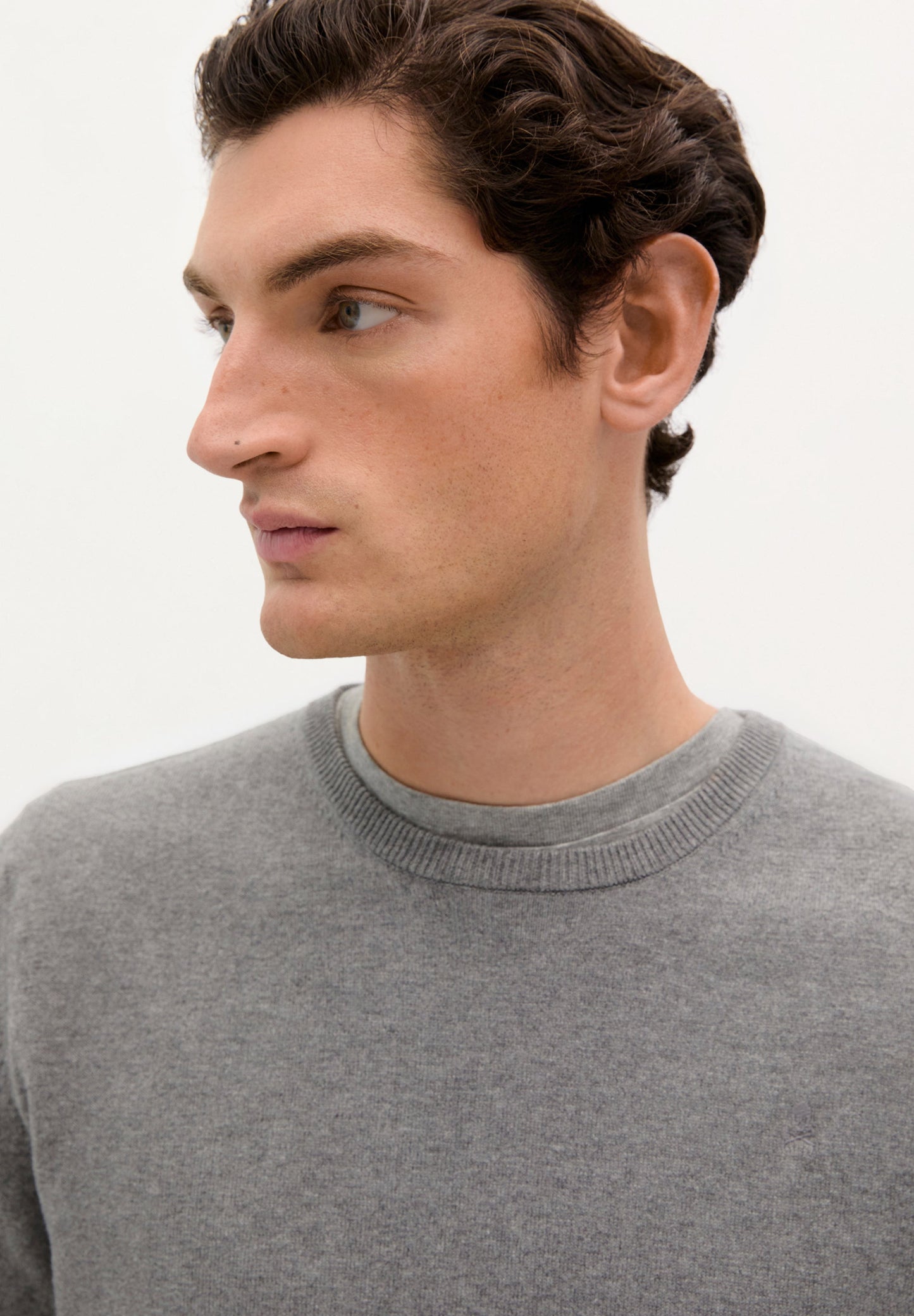 SKULL ROUND-NECK SWEATER