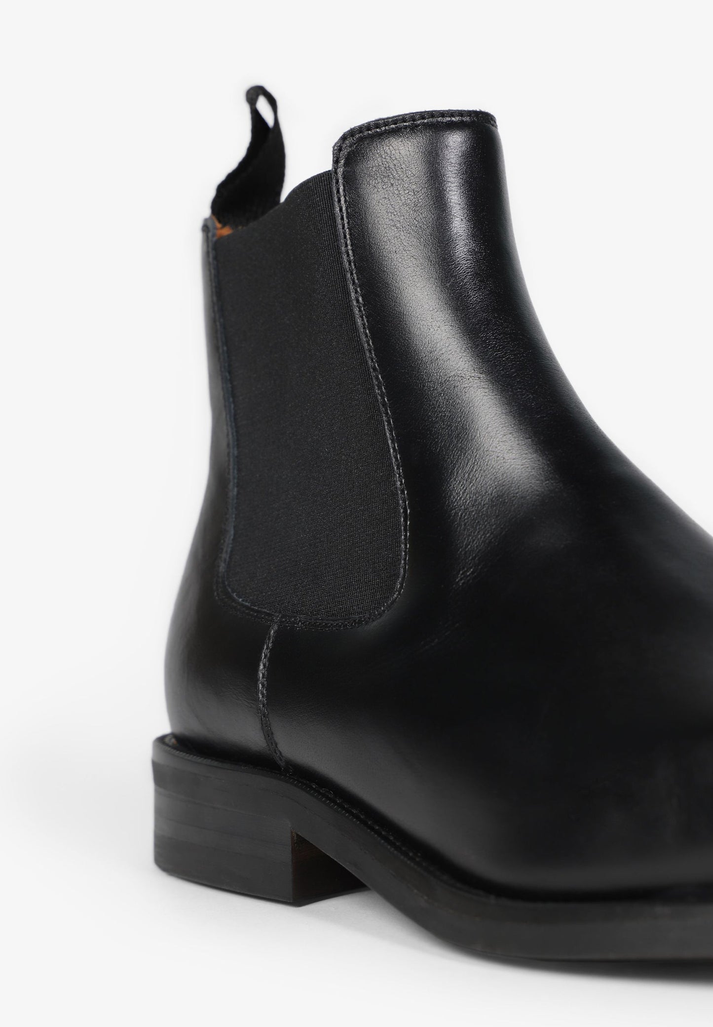 SCNOS CHELSEA LEATHER BOOTS
