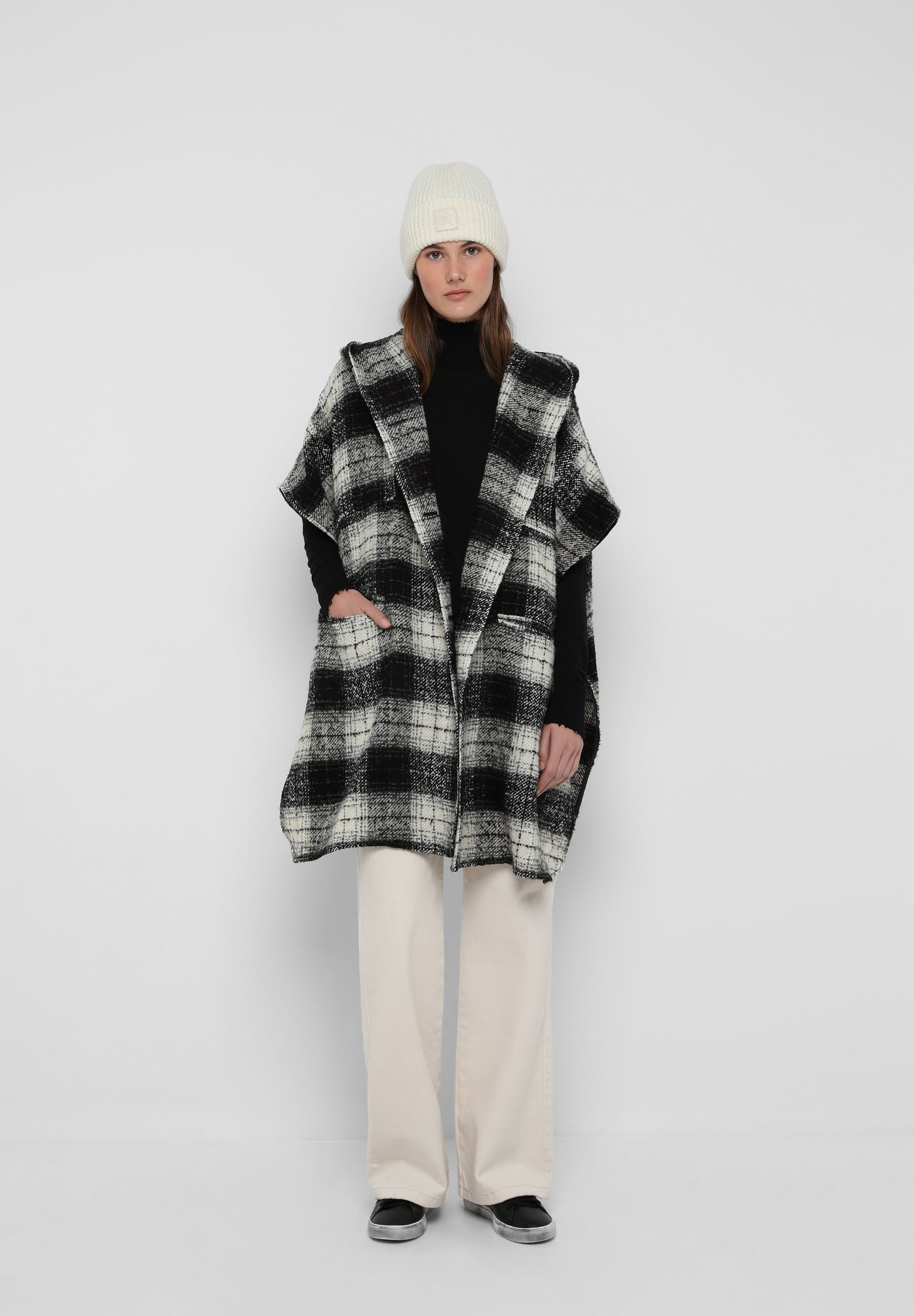 LIGHTWEIGHT CHECKED CAPE
