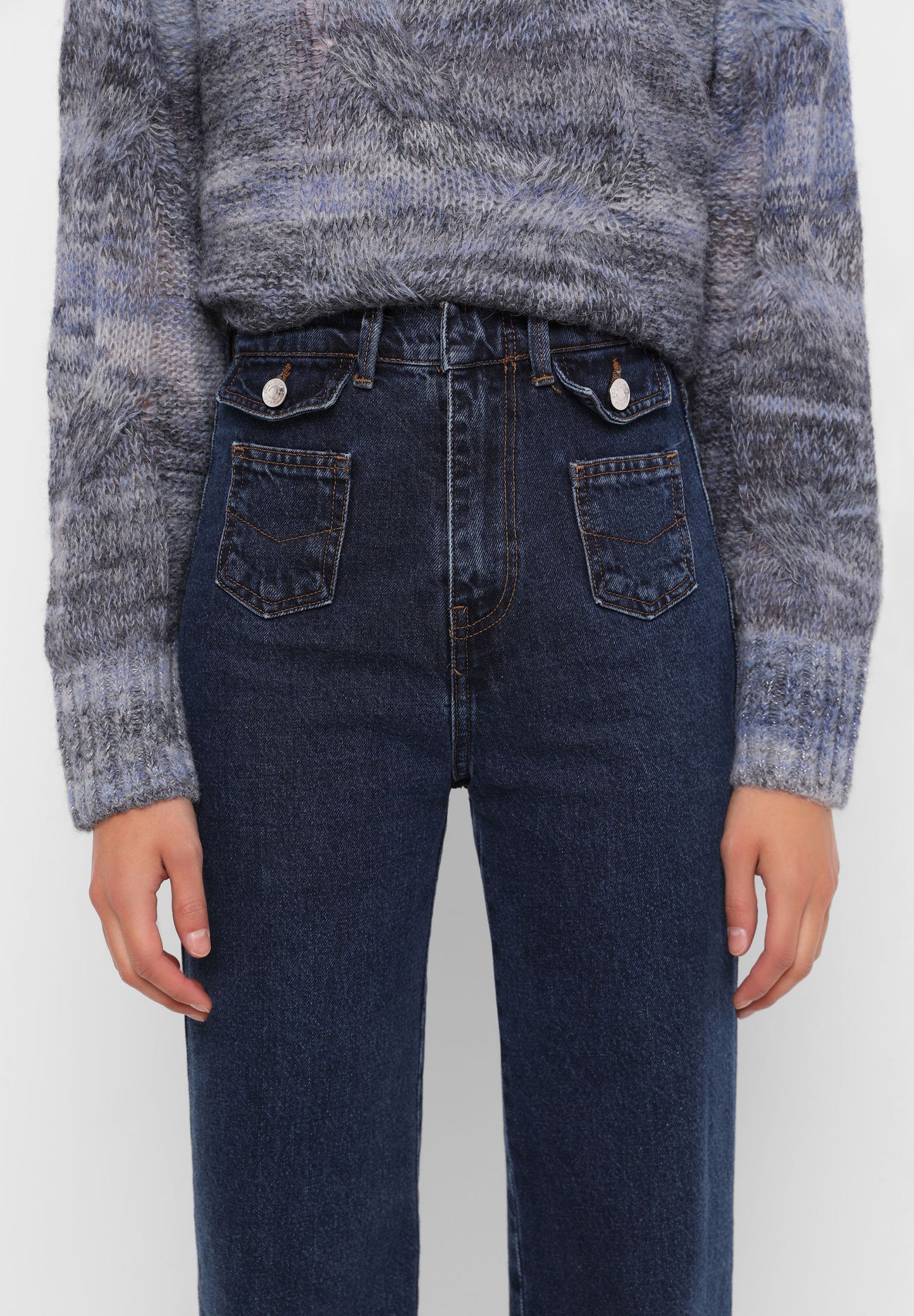 FLARE JEANS WITH BUTTON POCKETS