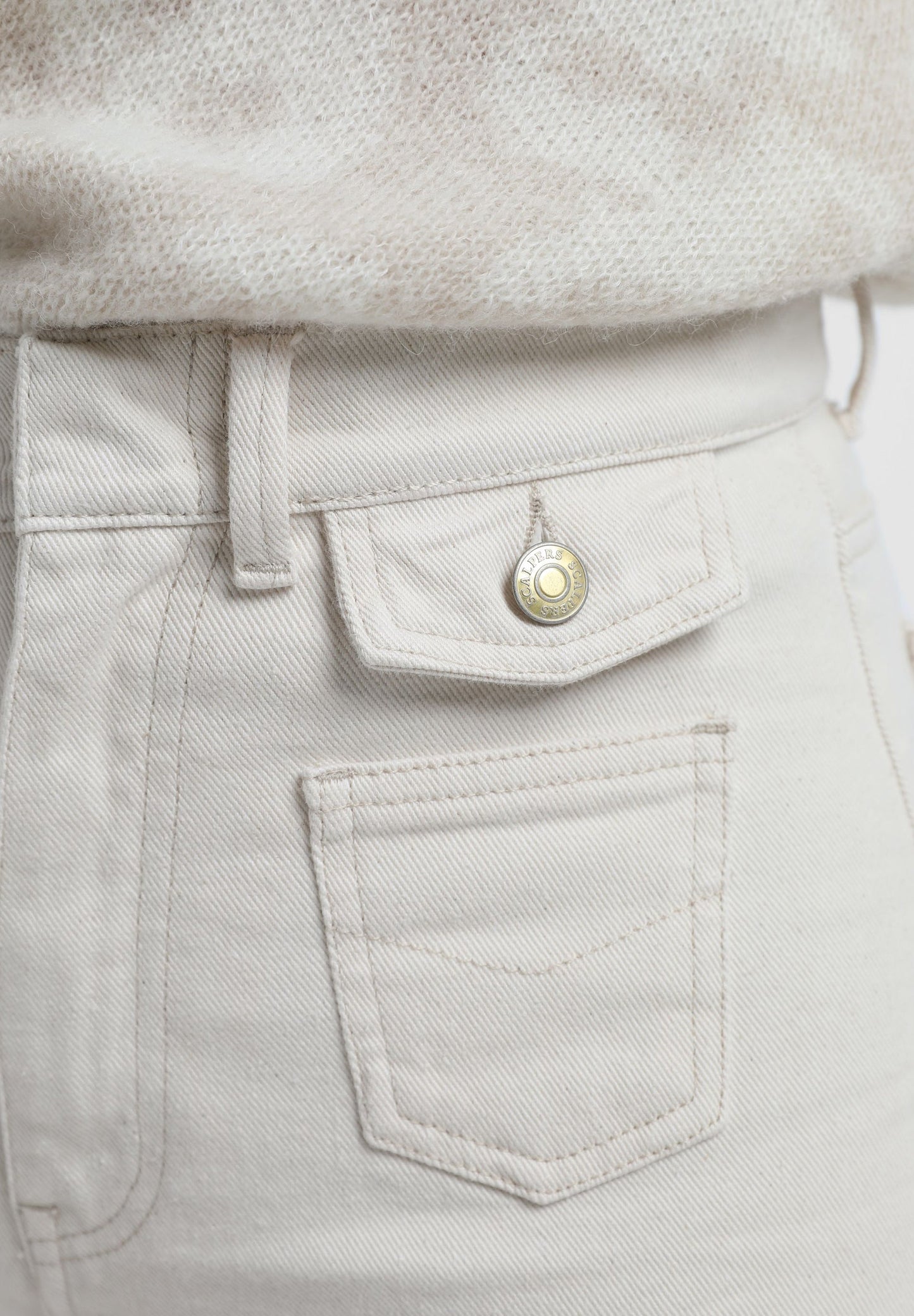FLARE JEANS WITH BUTTON POCKETS