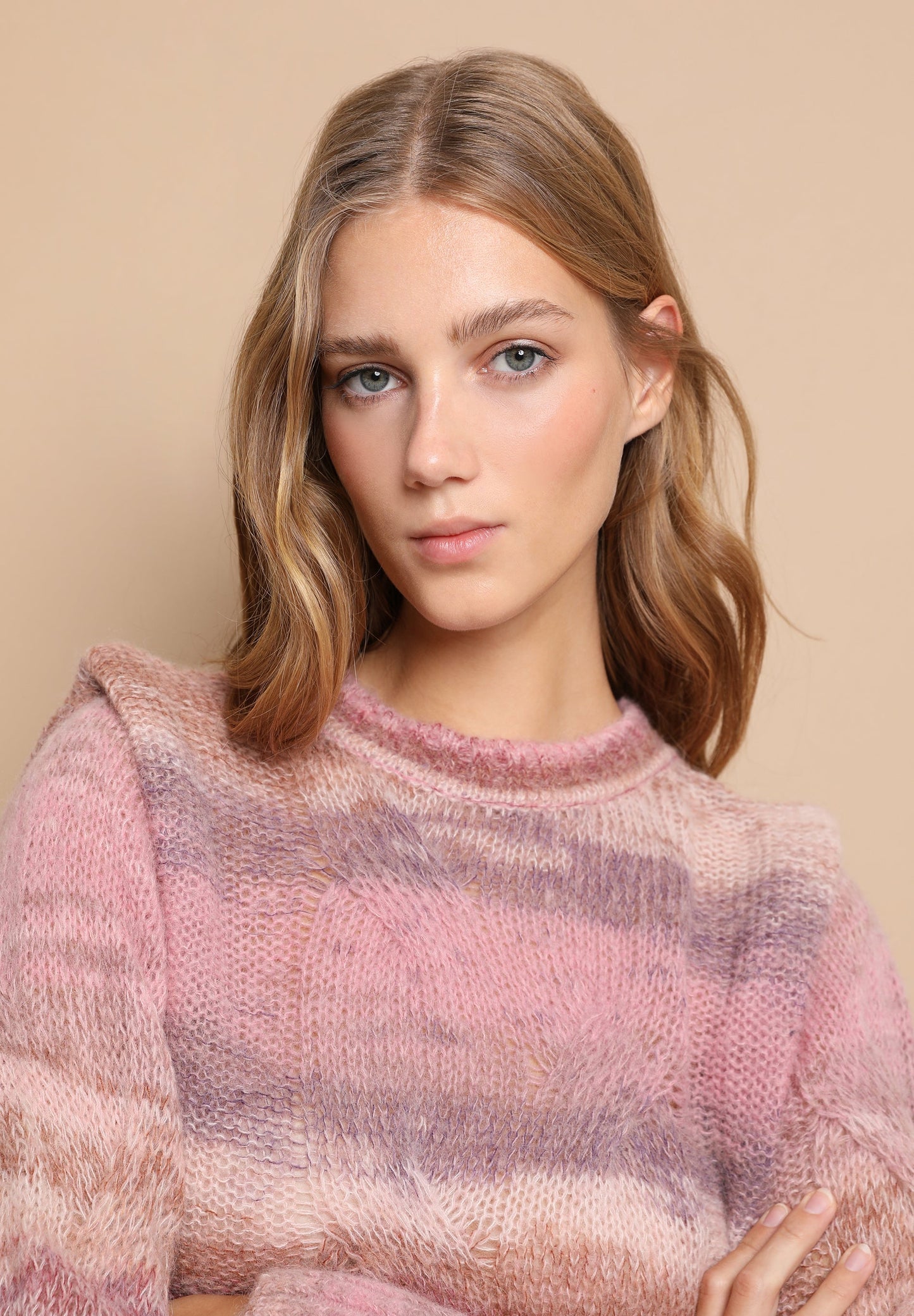 SWEATER WITH DETAIL ON SHOULDERS