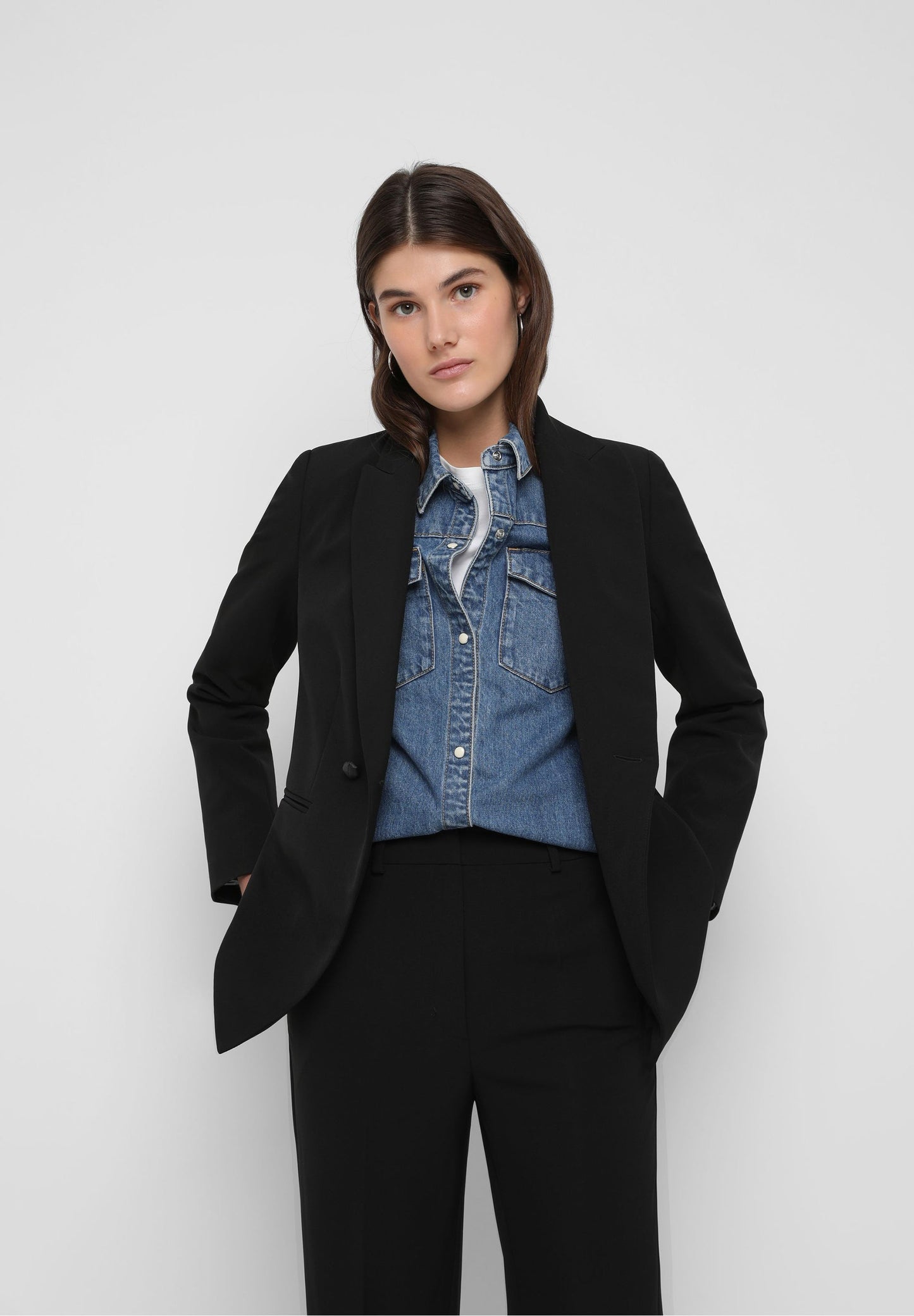 DOUBLE-BREASTED BLAZER