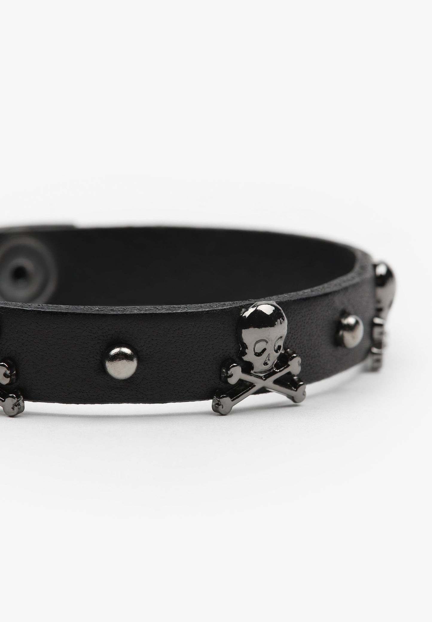 BRACELET WITH STUDS AND SKULLS