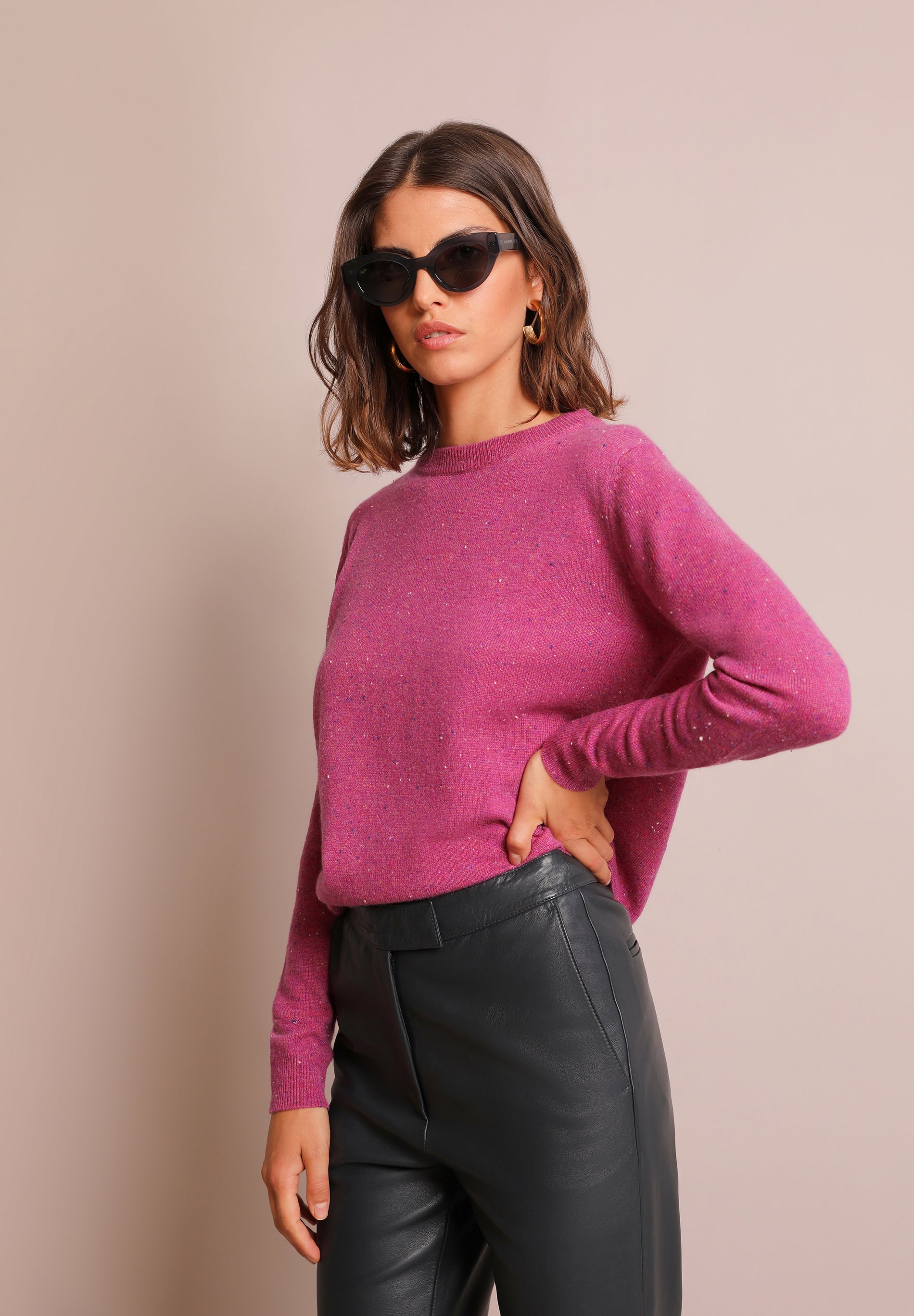 CASHMERE SWEATER WITH ROUND NECKLINE