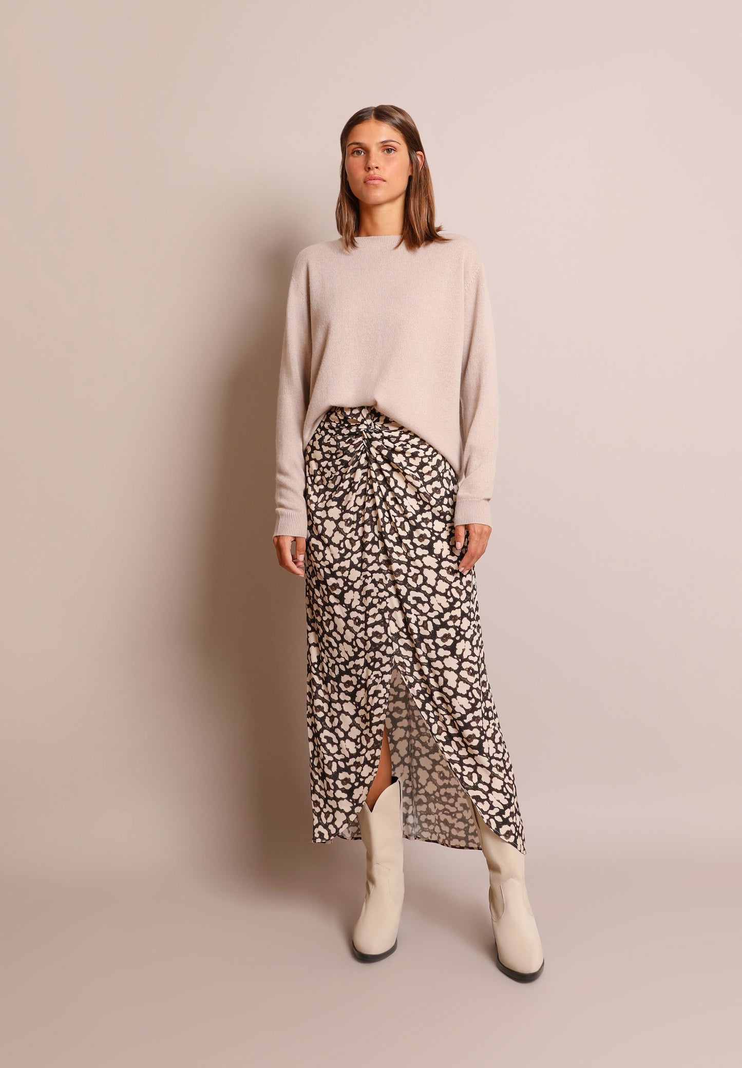 CASHMERE SWEATER WITH ROUND NECKLINE