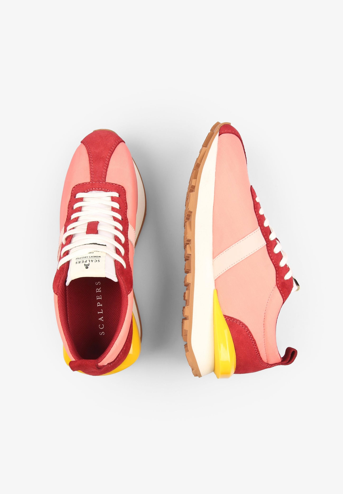 SNEAKERS WITH PRONOUNCED STABILISERS