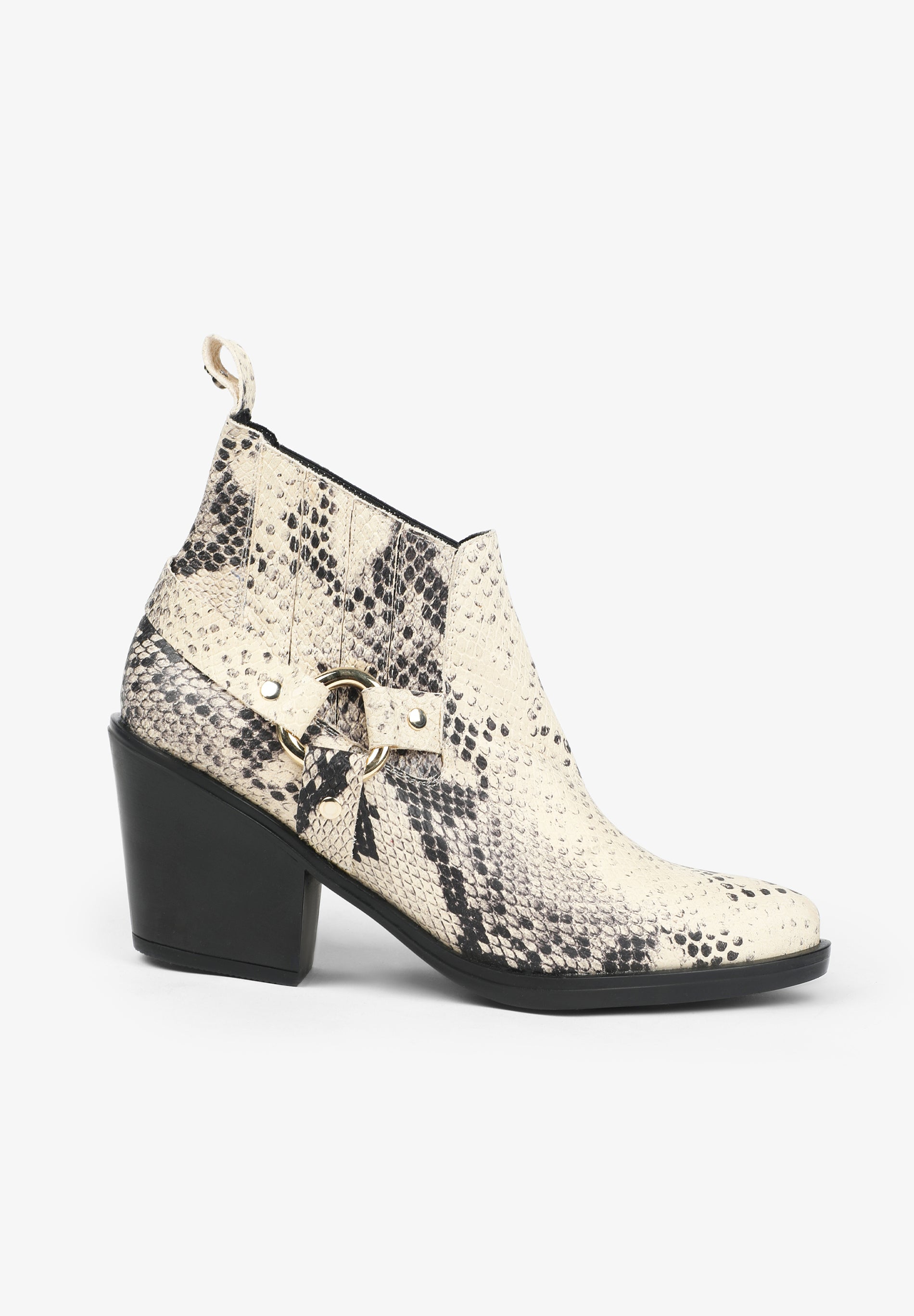 LEATHER ANKLE BOOTS WITH D-RING