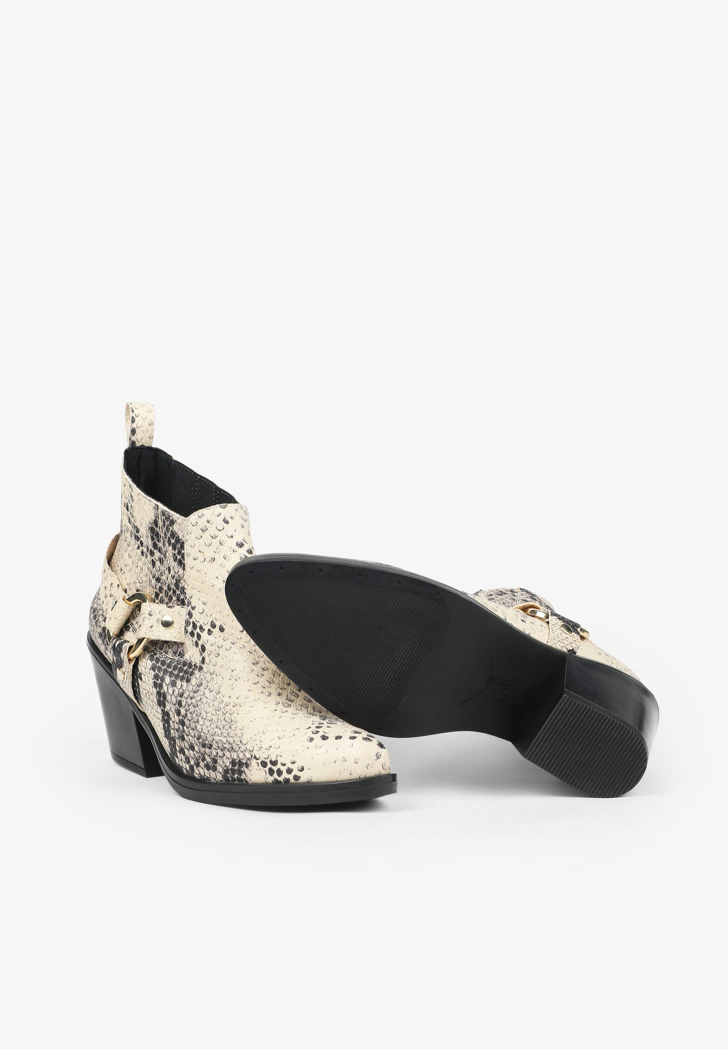 LEATHER ANKLE BOOTS WITH D-RING