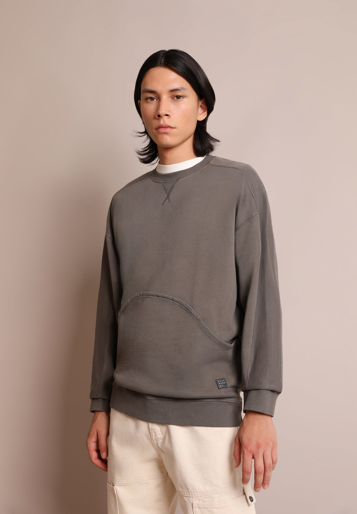 SWEATSHIRT WITH A POUCH POCKET