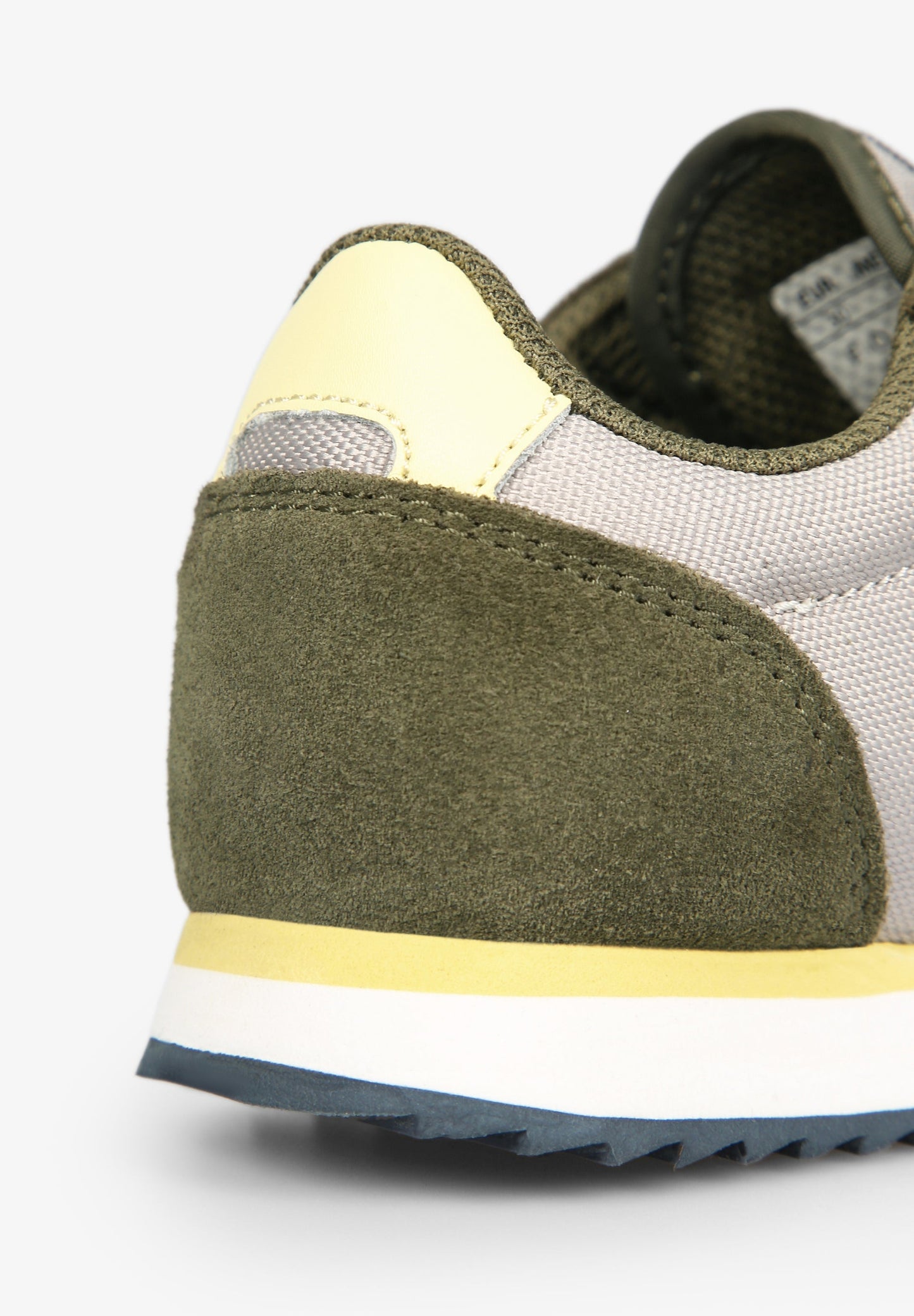 SNEAKERS WITH SKULL INSIGNIA