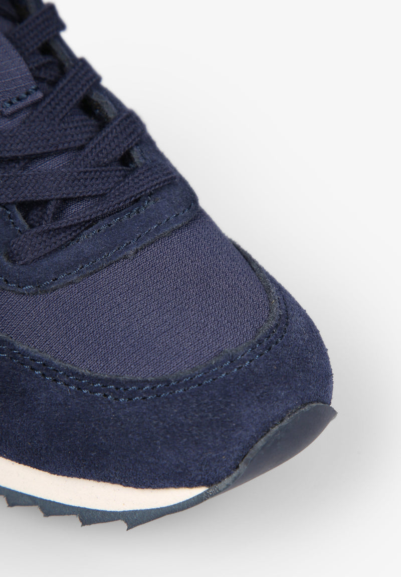 SNEAKERS WITH SKULL INSIGNIA