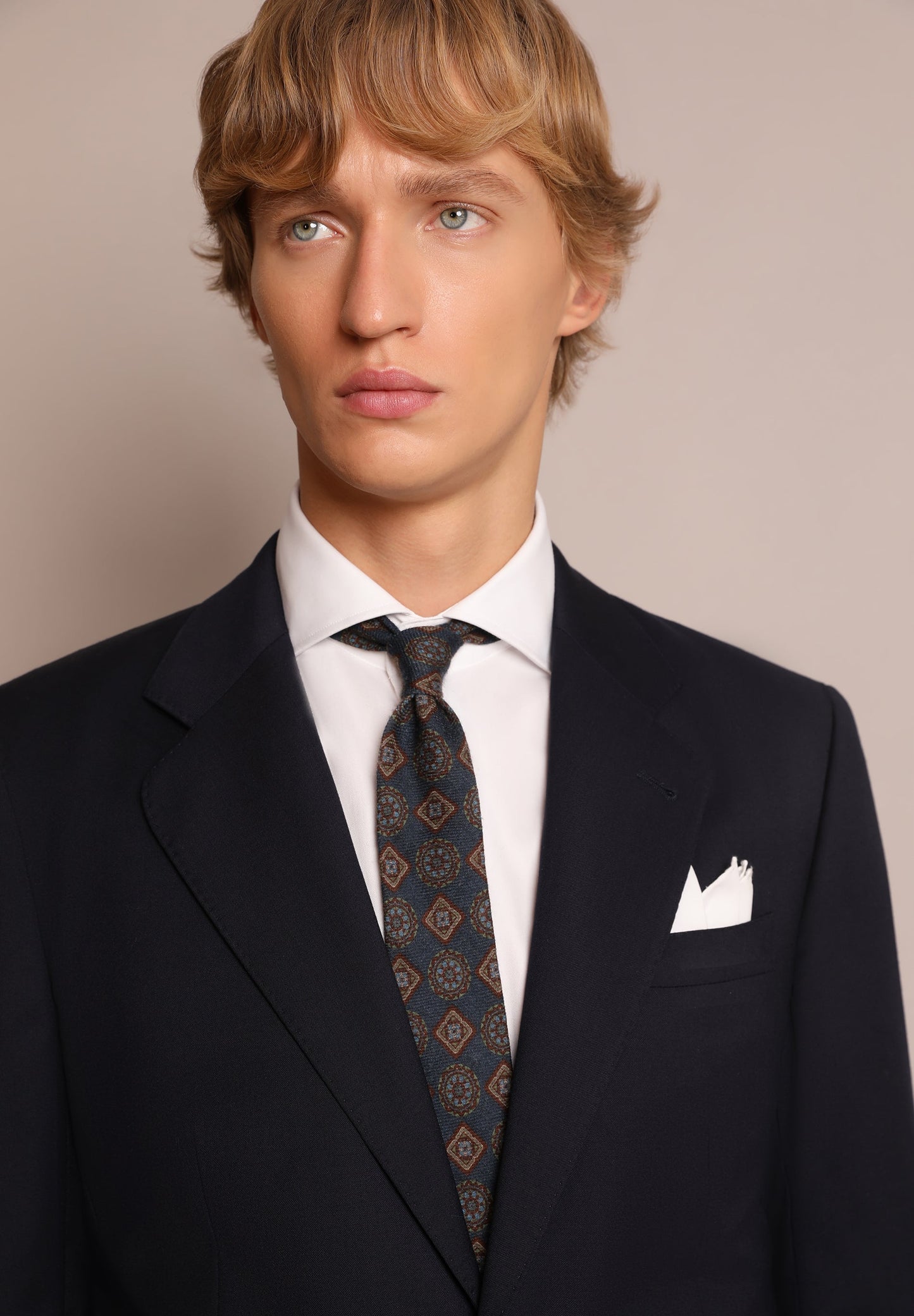 NAVY BLUE WOOL SUIT