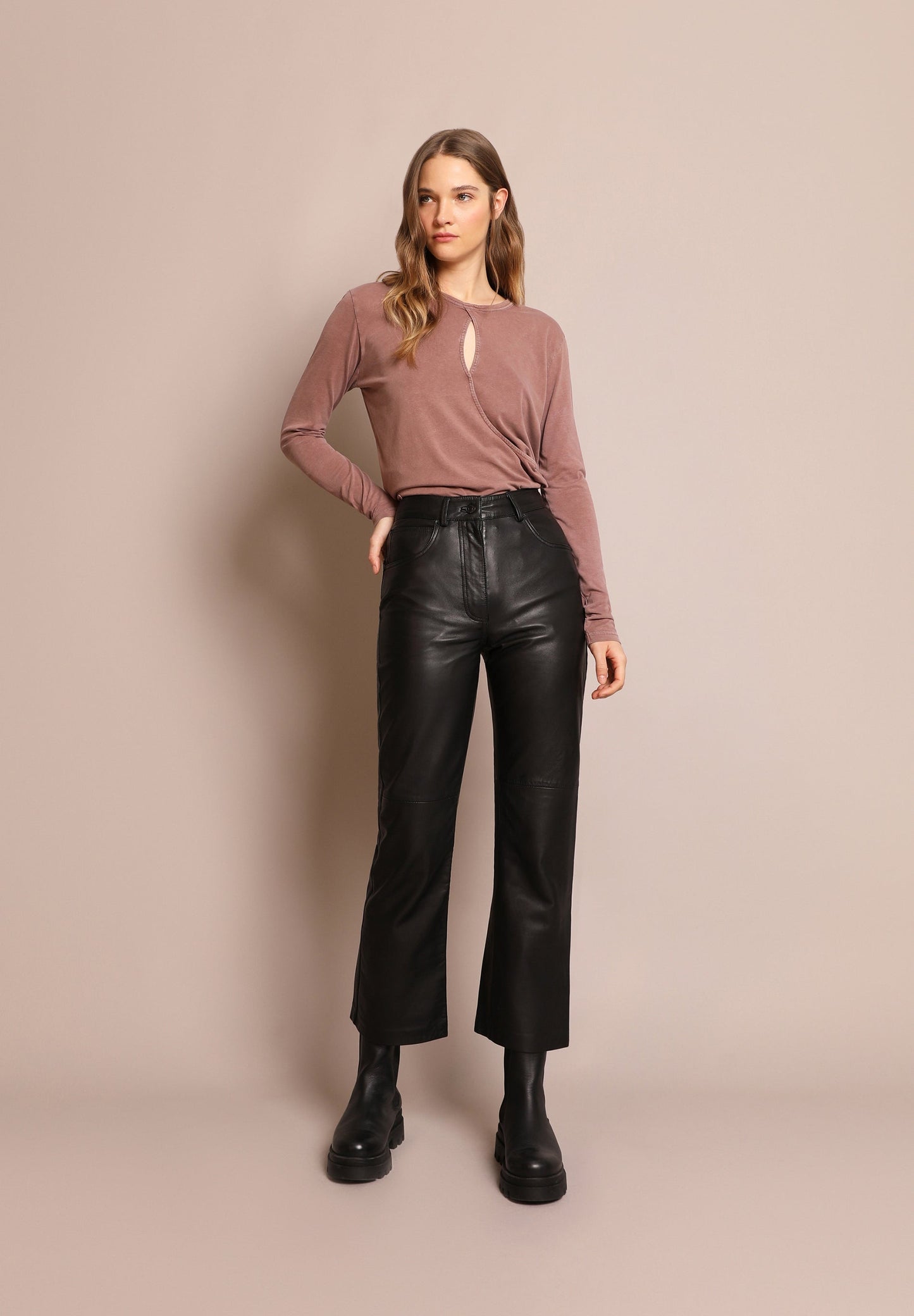 CROSSOVER CUT-OUT T-SHIRT