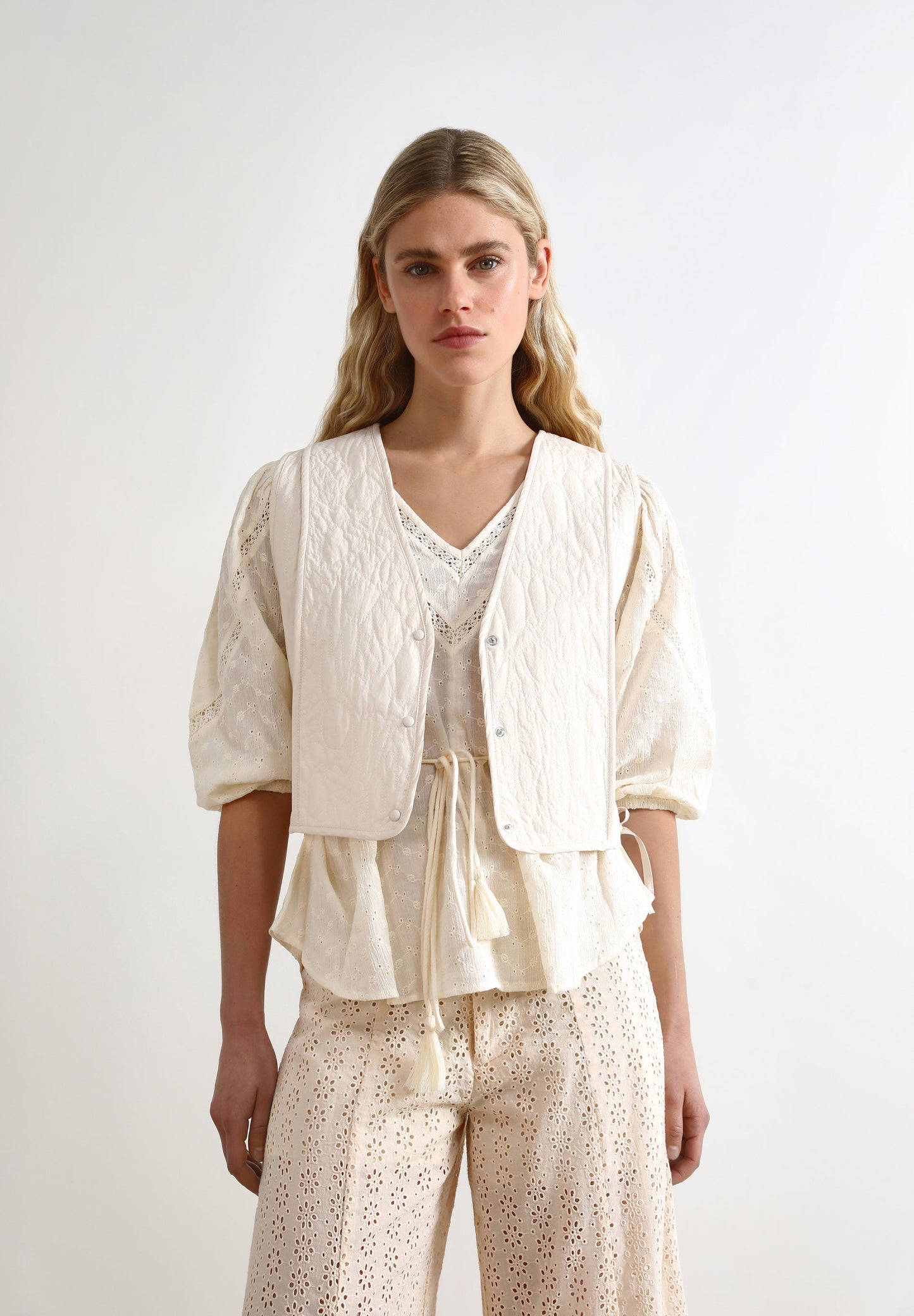 PUFFER VEST WITH TIES