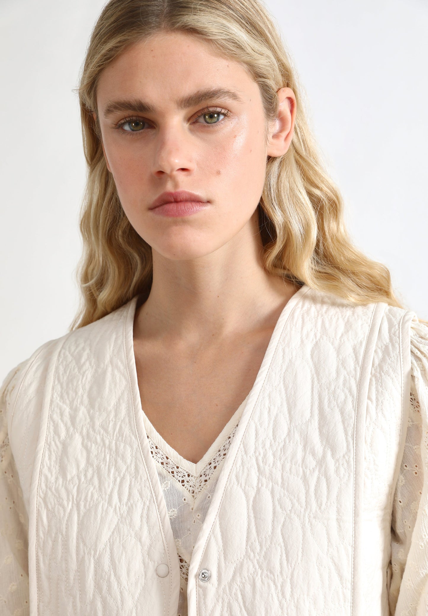 PUFFER VEST WITH TIES