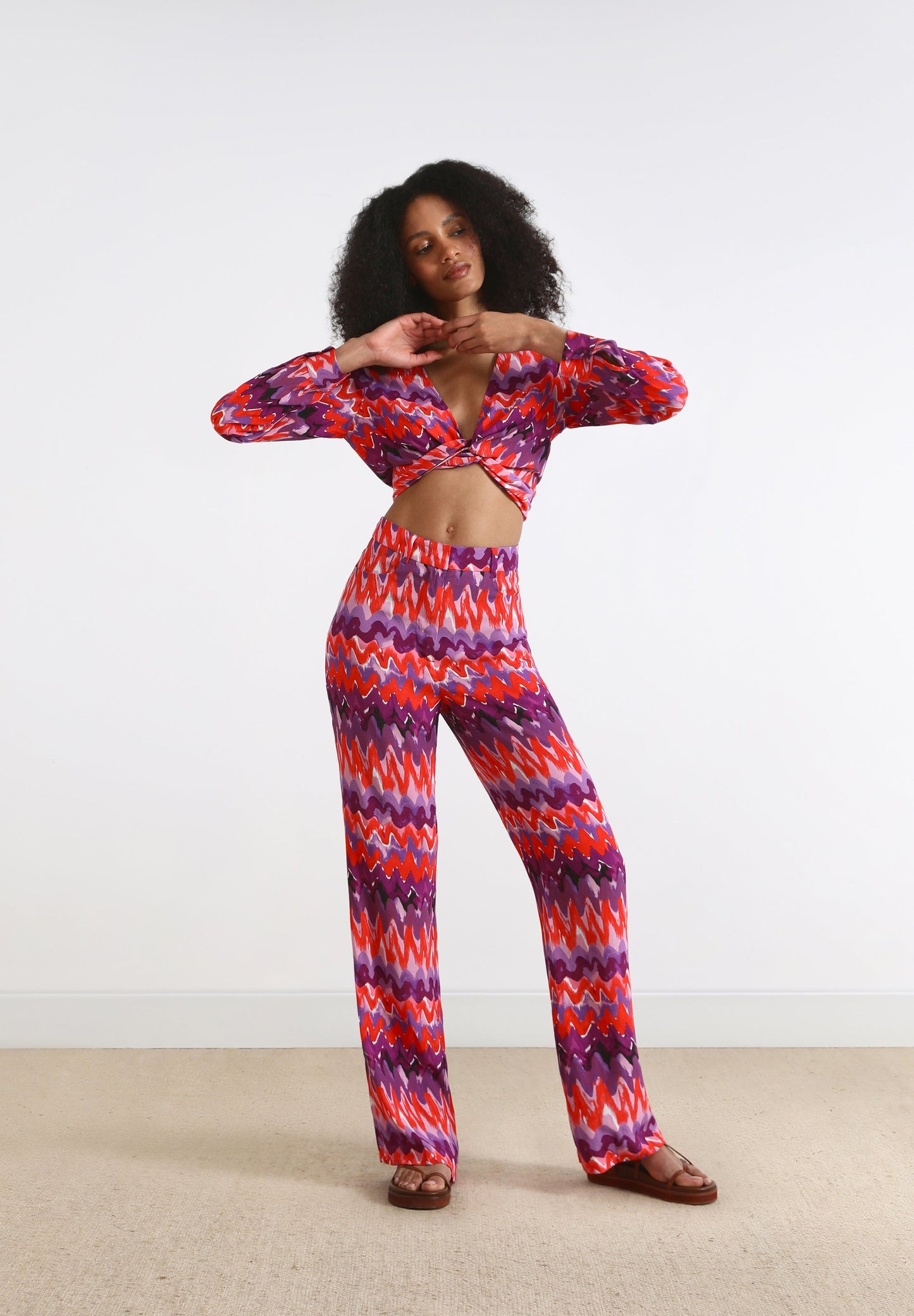 WAVED PRINT FLARED TROUSERS