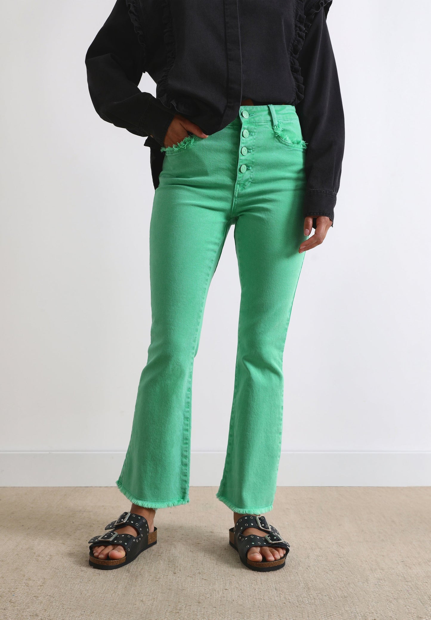 FADED ANKLE FLARED JEANS