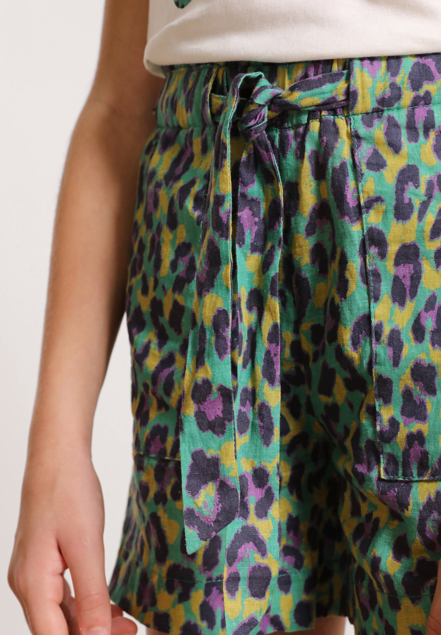 ANIMAL PRINT LOOSE-FITTING BERMUDA SHORTS