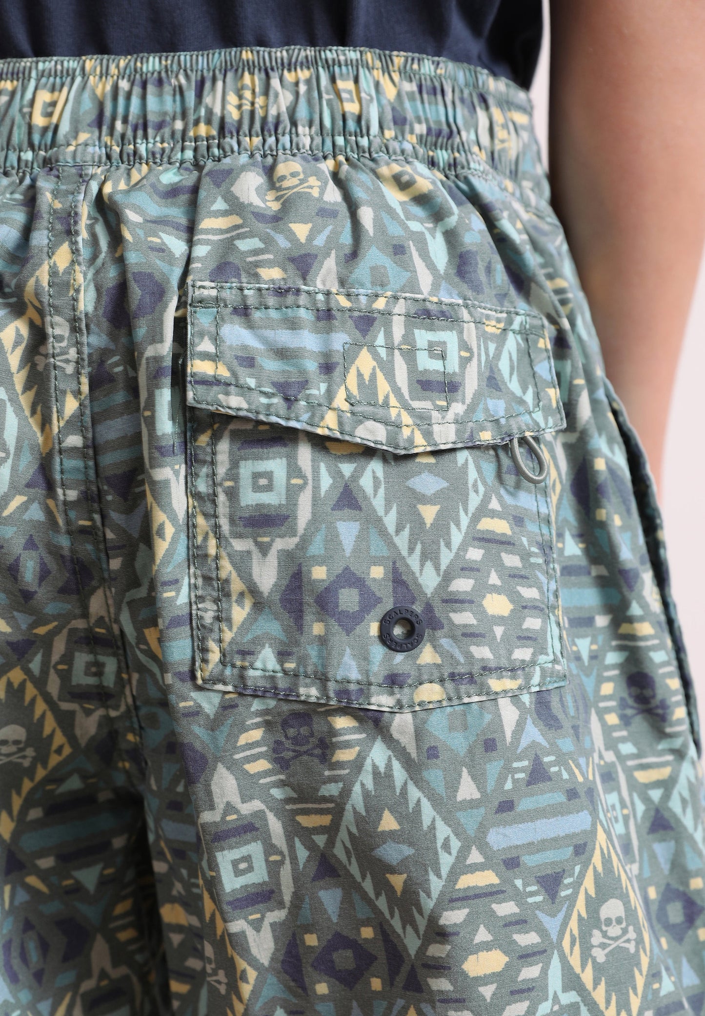 GEOMETRIC PRINT SWIMMING TRUNKS