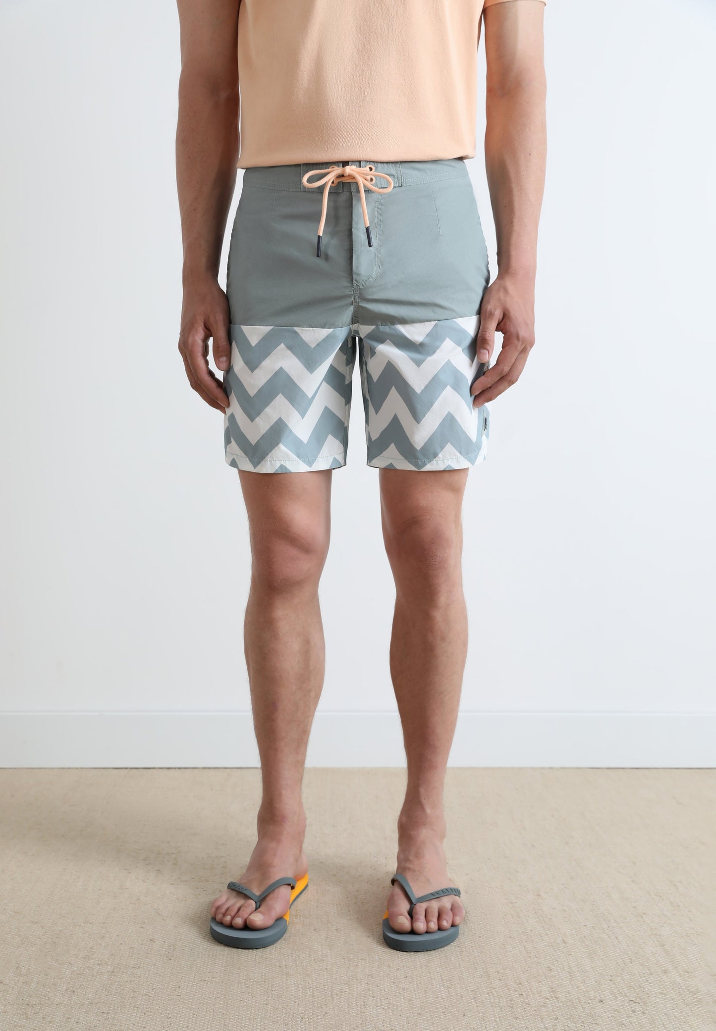 ZIGZAG PRINT SWIMMING TRUNKS