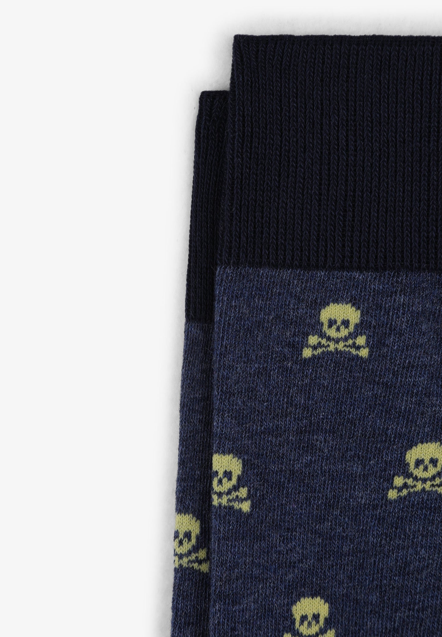 ALL-OVER SKULLS SOCKS
