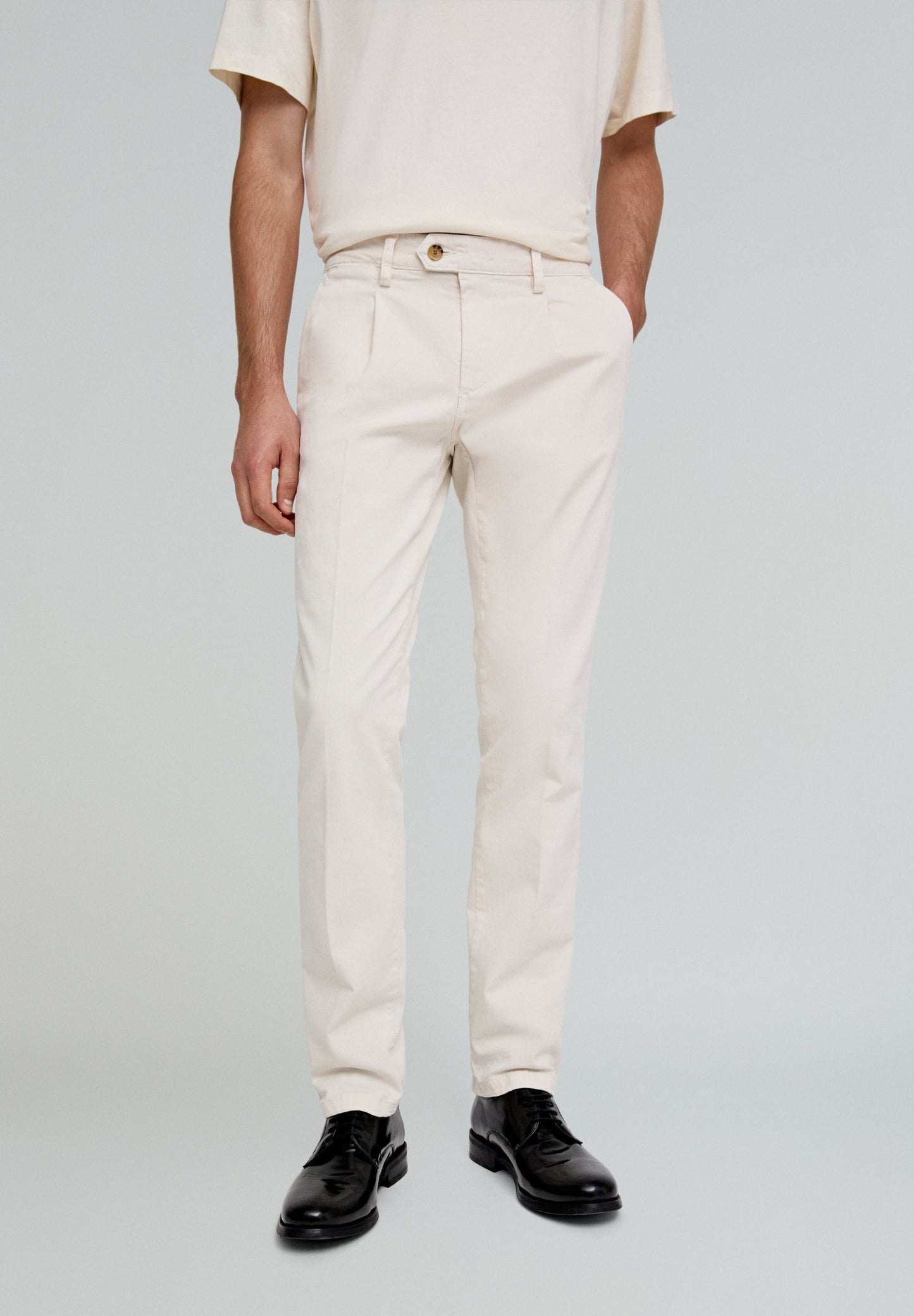 PLEATED CHINO TROUSERS