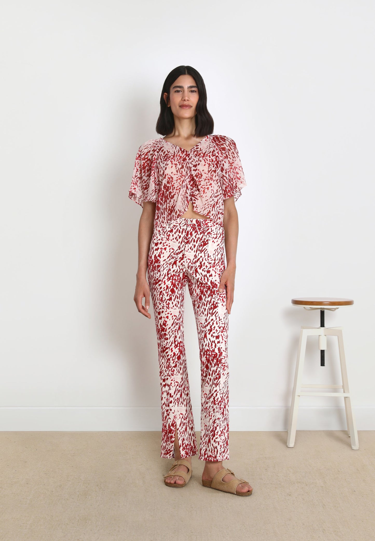 FLOWING SLEEVE BLOUSE