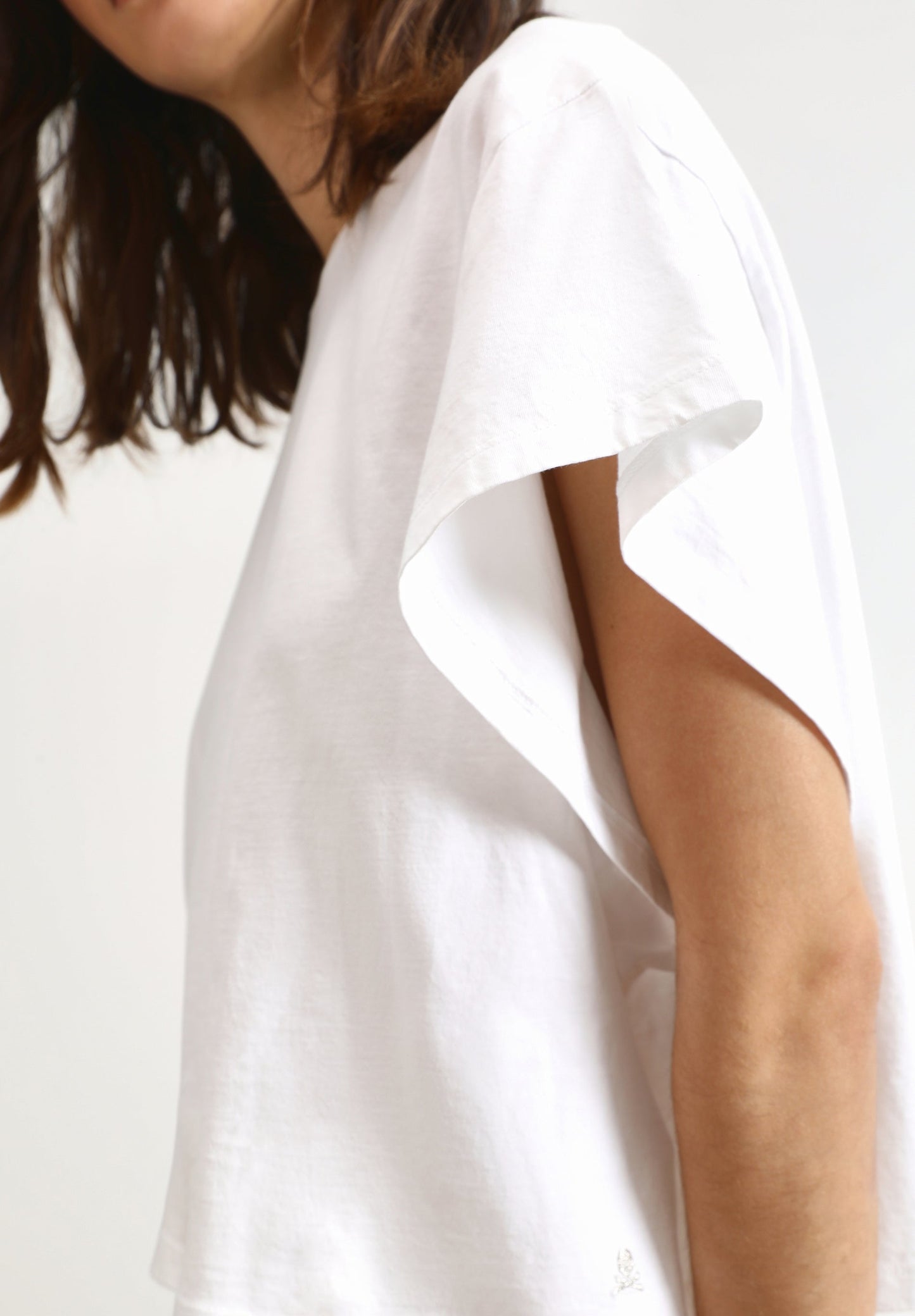 FLOWING SLEEVE T-SHIRT