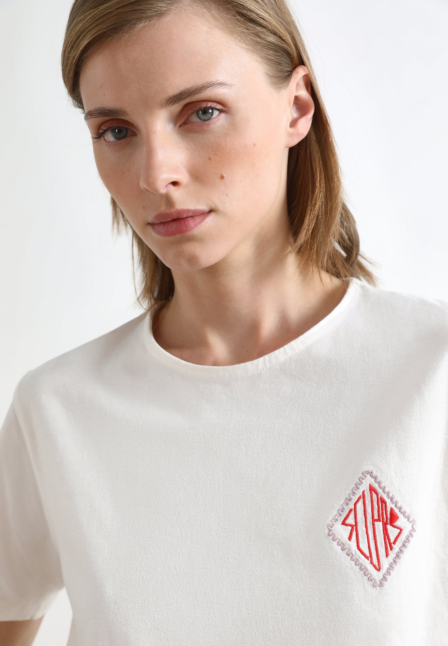 T-SHIRT WITH EMBROIDERY ON THE CHEST