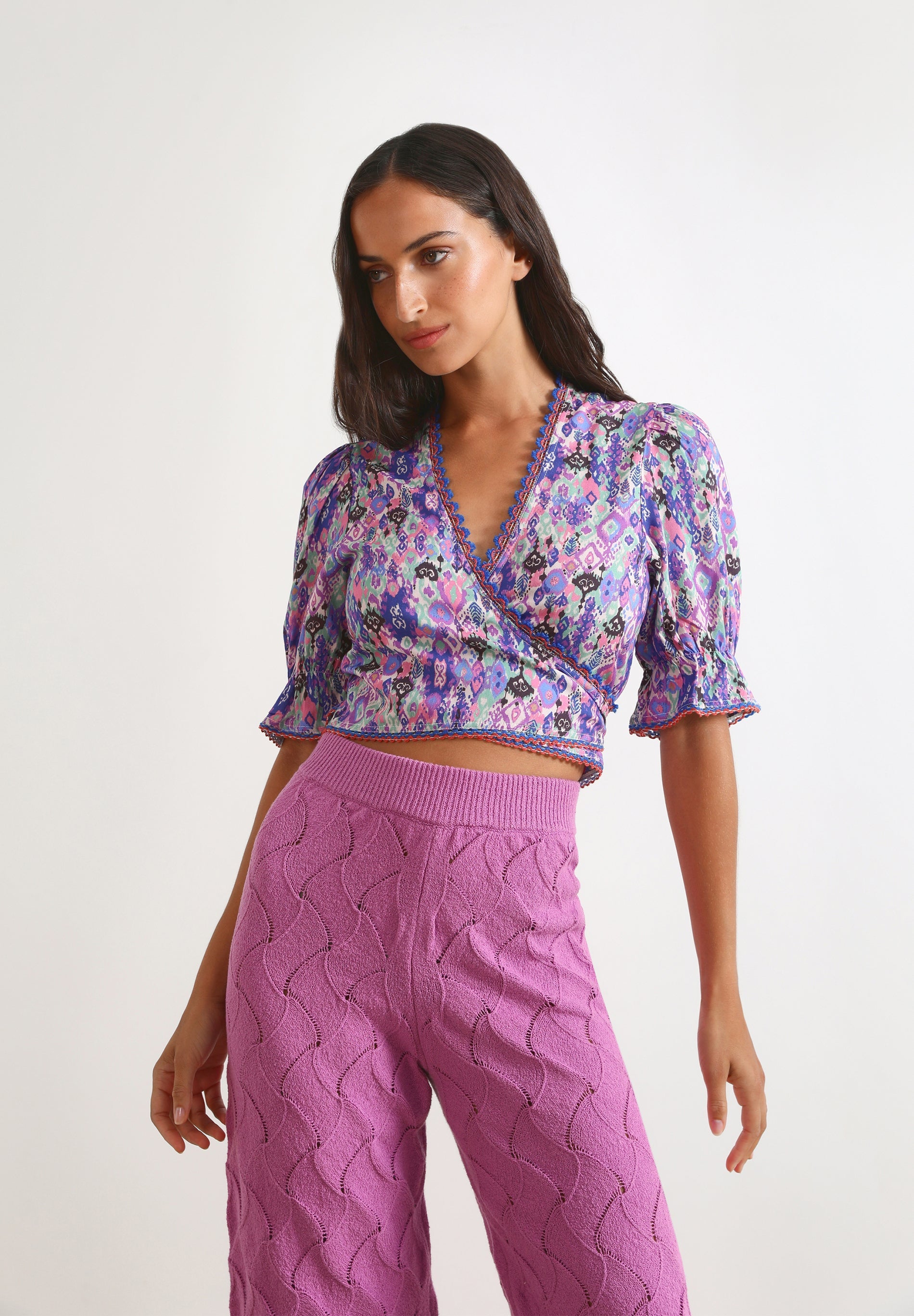 PRINTED CROSSOVER TOP