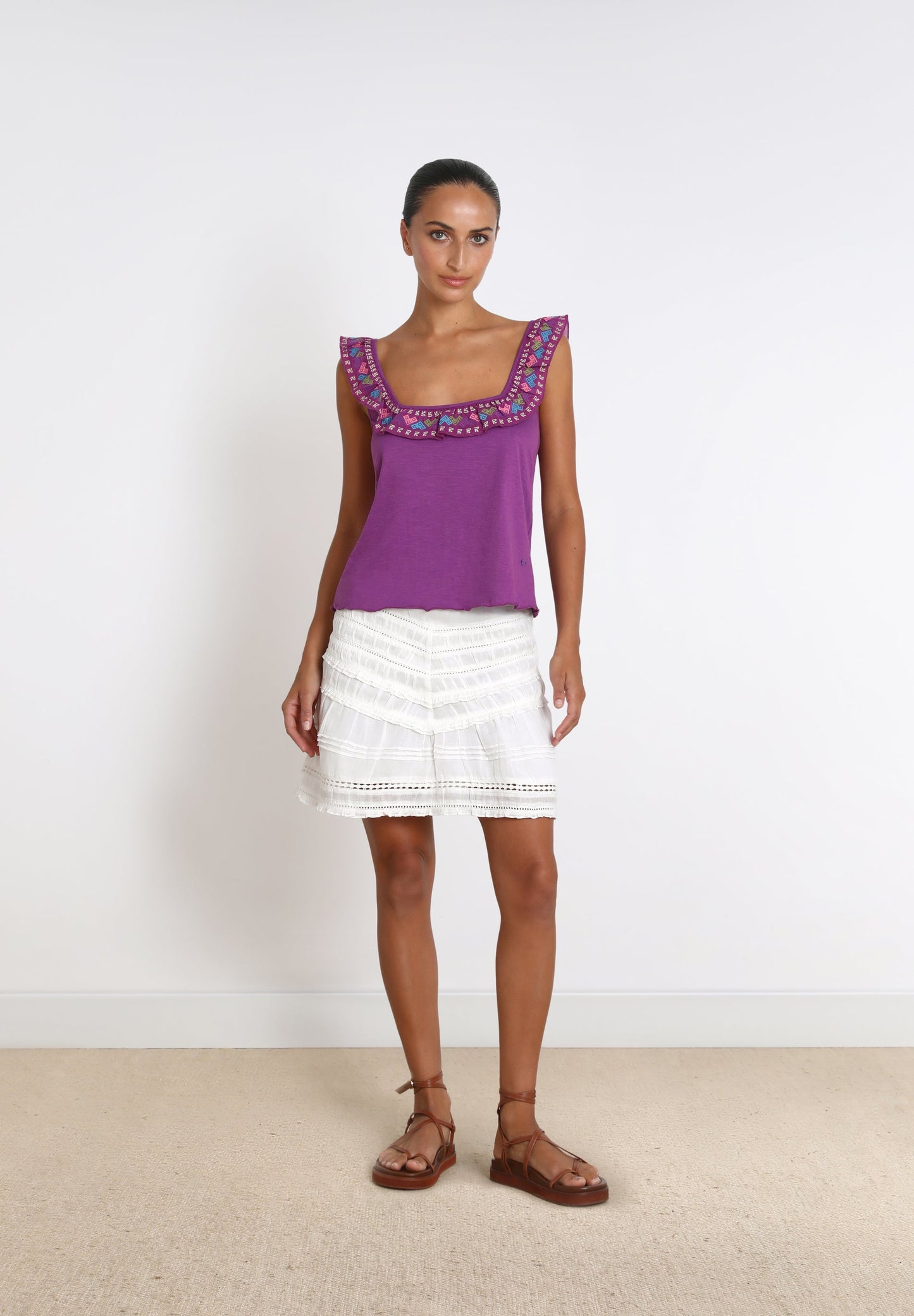 RUFFLED TOP WITH EMBROIDERY