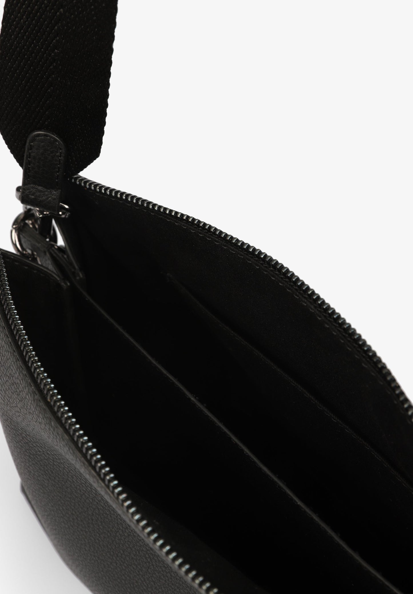 LEATHER BAG WITH CHAIN