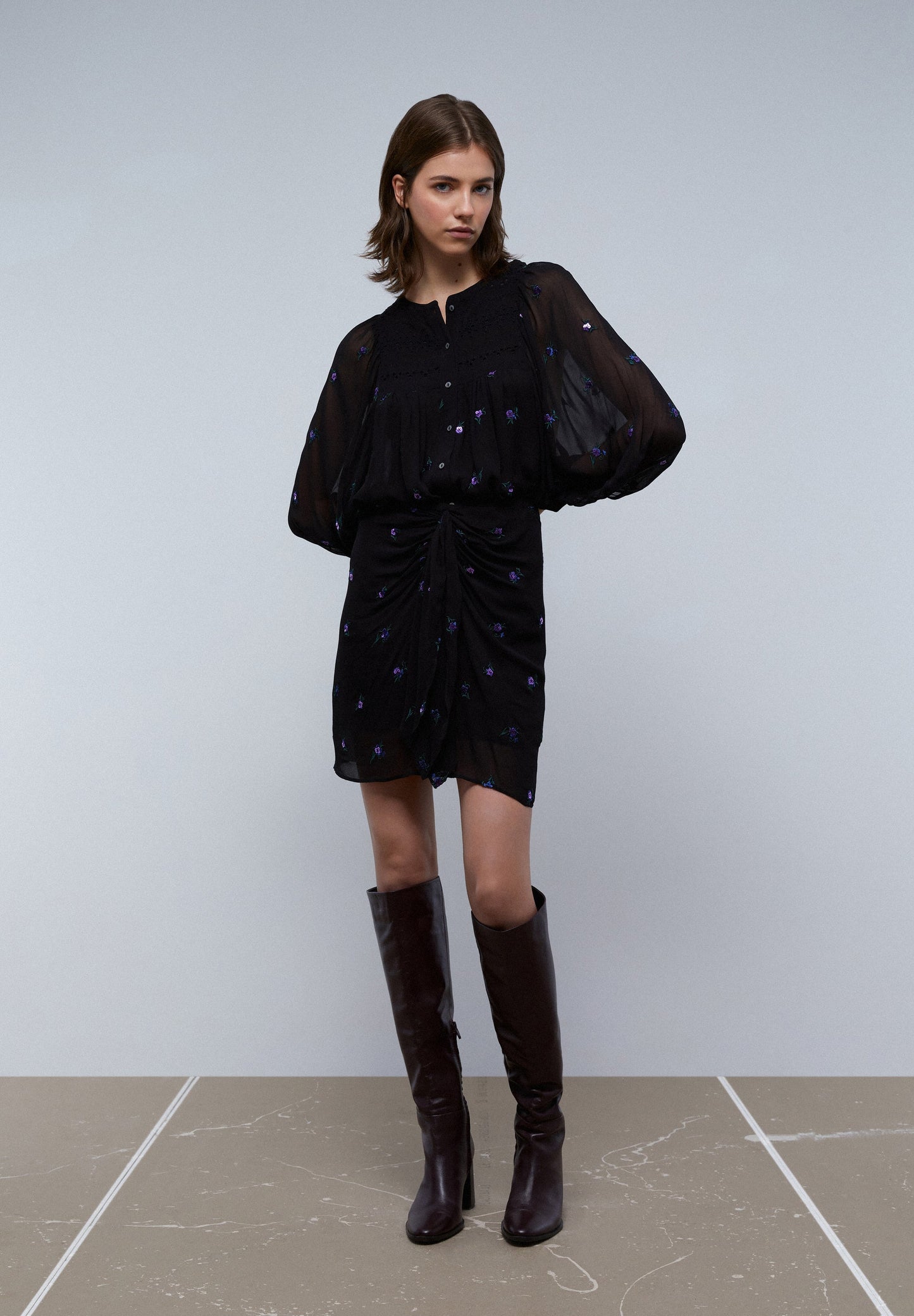 MINI SKIRT WITH KNOT AND FLORAL DETAIL